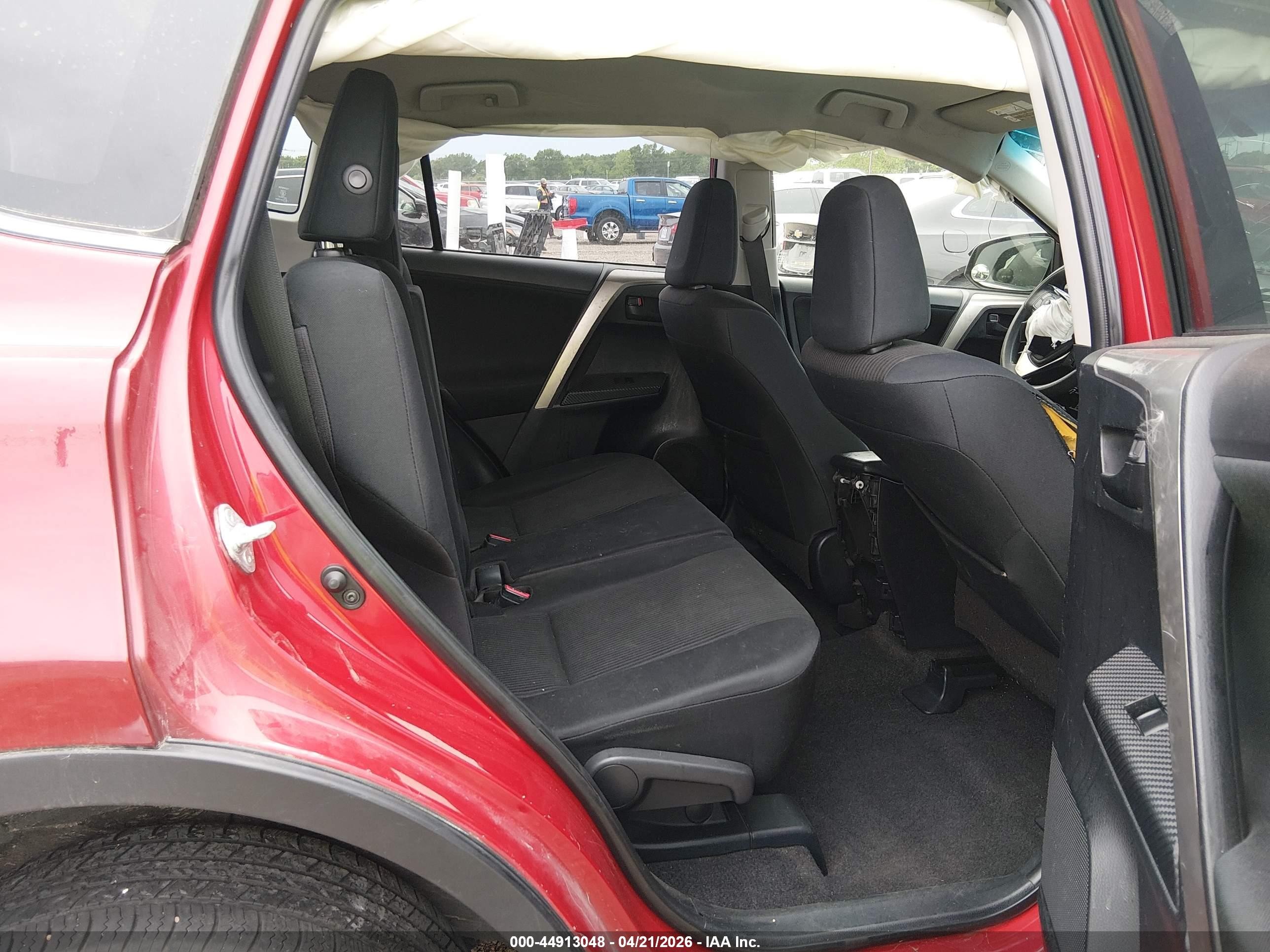 2015 Toyota Rav4 Le Red vin: JTMZFREV5FD065667