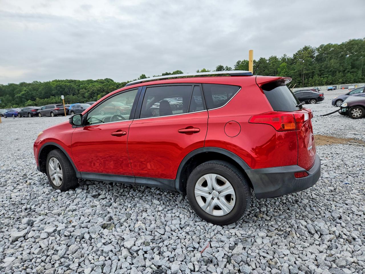 2015 Toyota Rav4 Le Red vin: JTMZFREV5FD073641