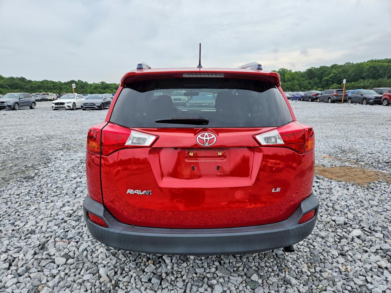 2015 Toyota Rav4 Le Red vin: JTMZFREV5FD073641
