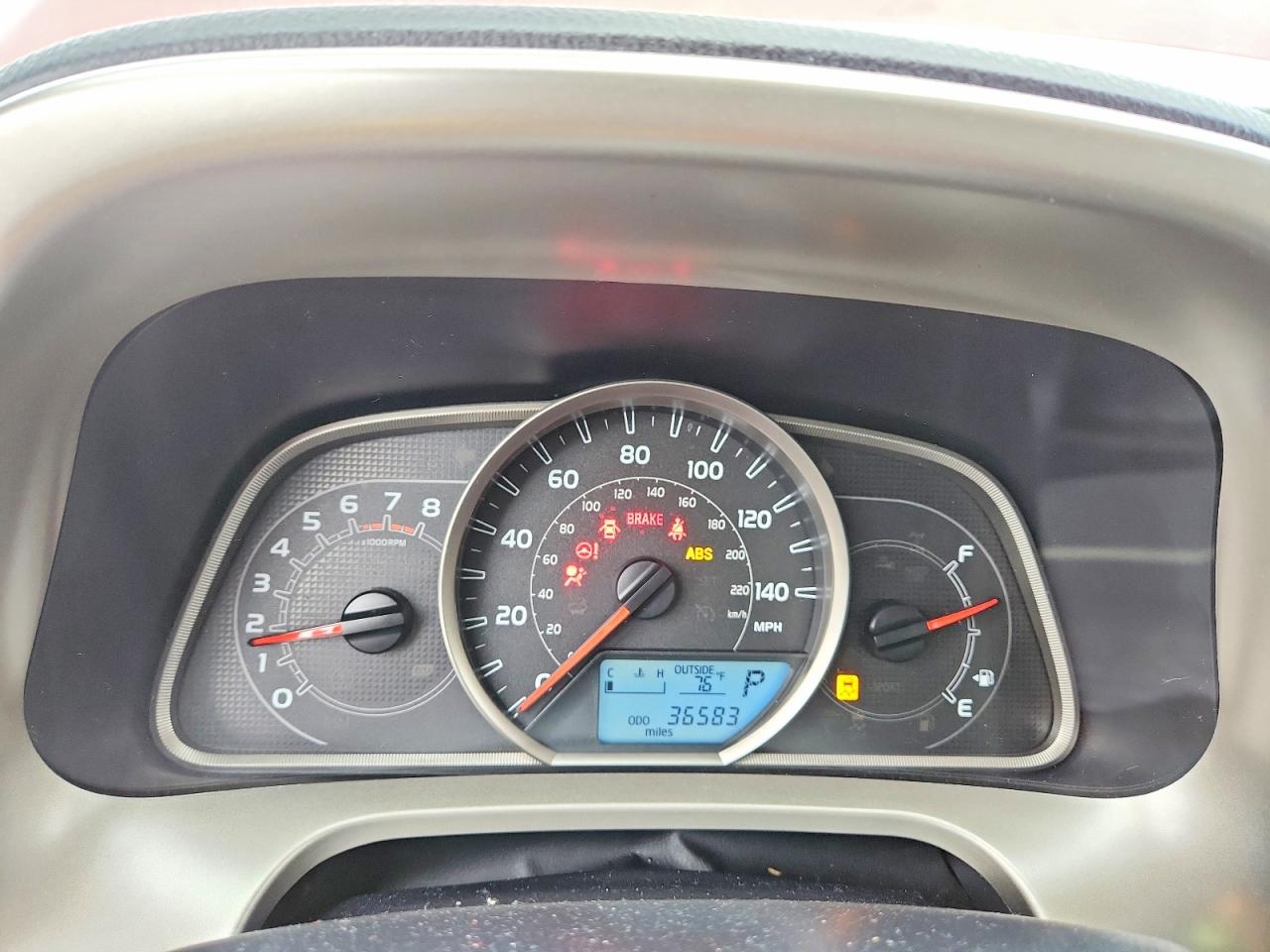 2015 Toyota Rav4 Le Red vin: JTMZFREV5FD073641