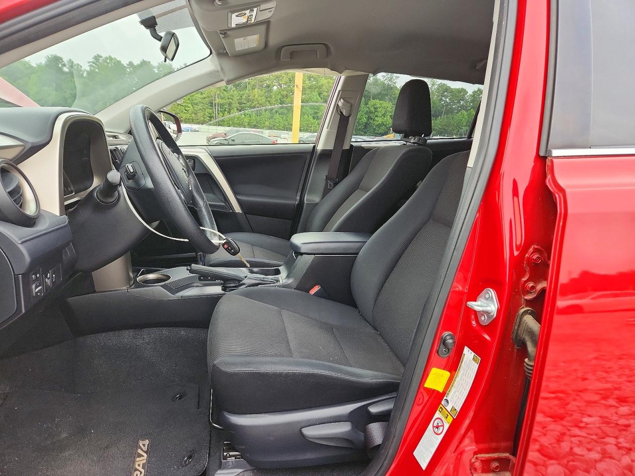 2015 Toyota Rav4 Le Red vin: JTMZFREV5FD073641