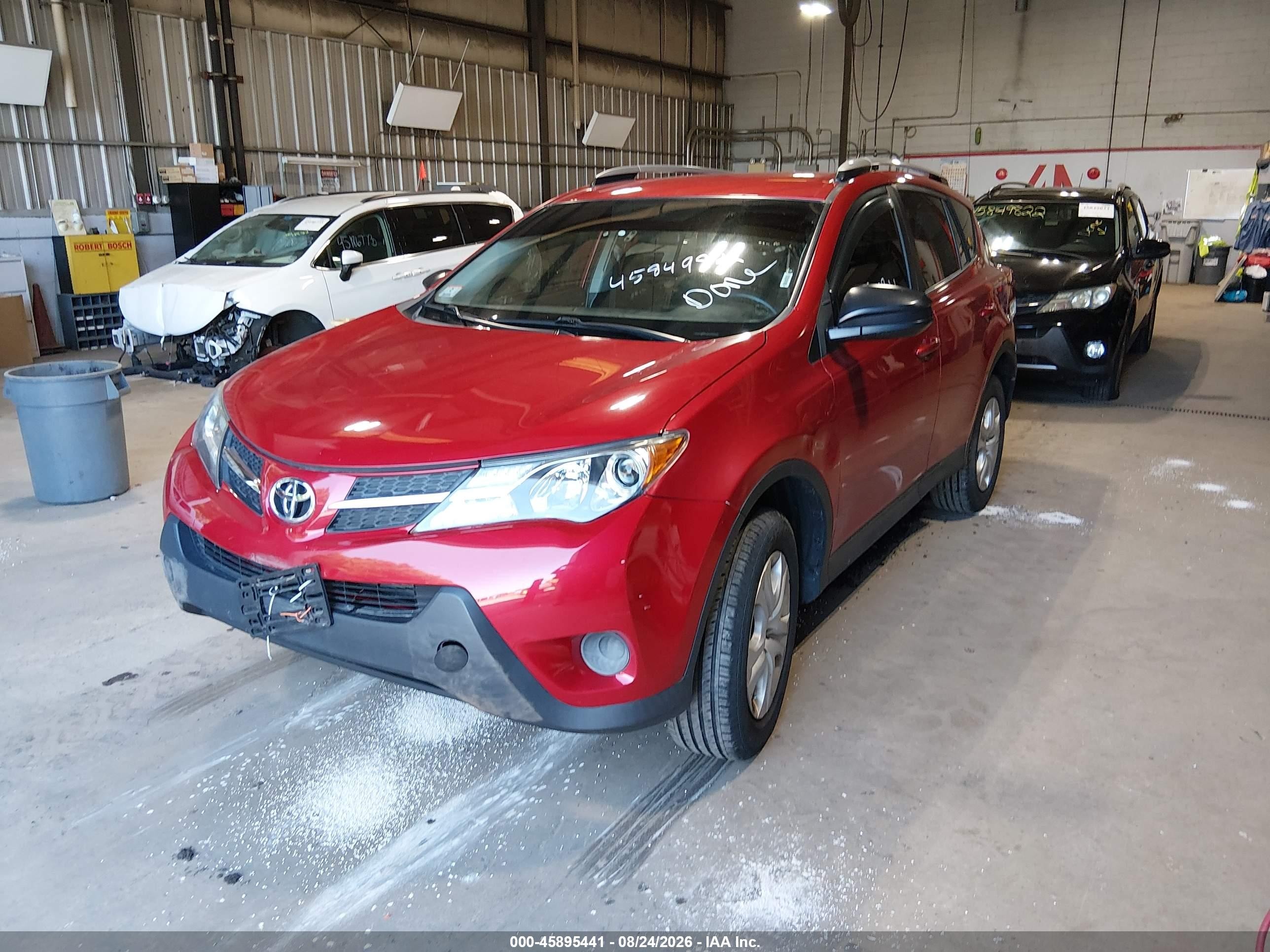 2015 Toyota Rav4 Le Red vin: JTMZFREV5FJ025736