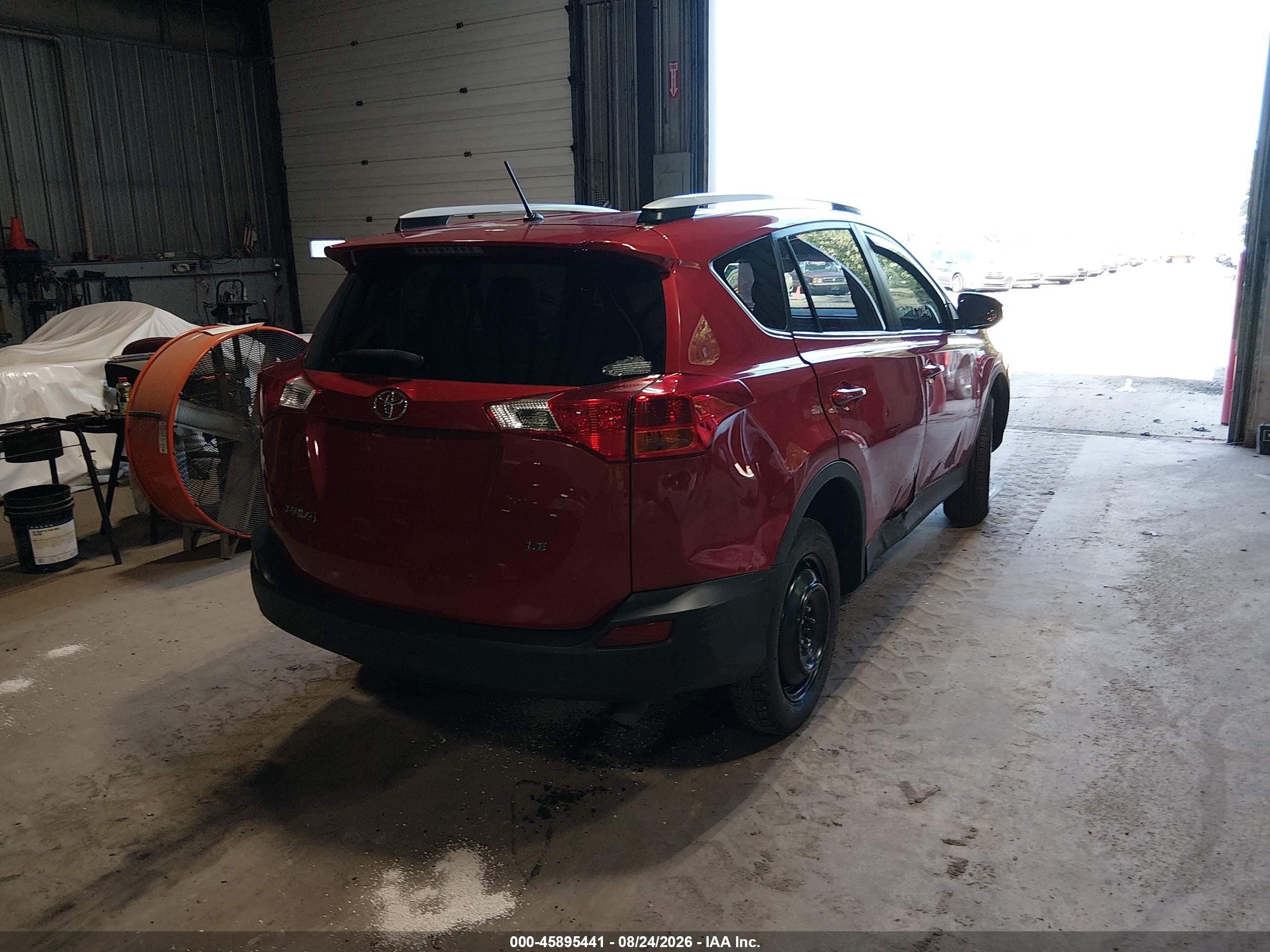 2015 Toyota Rav4 Le Red vin: JTMZFREV5FJ025736