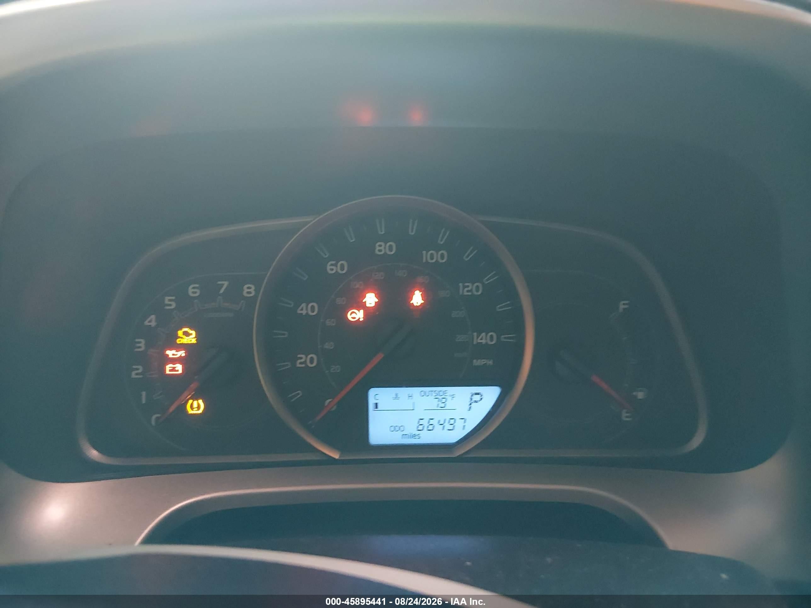 2015 Toyota Rav4 Le Red vin: JTMZFREV5FJ025736