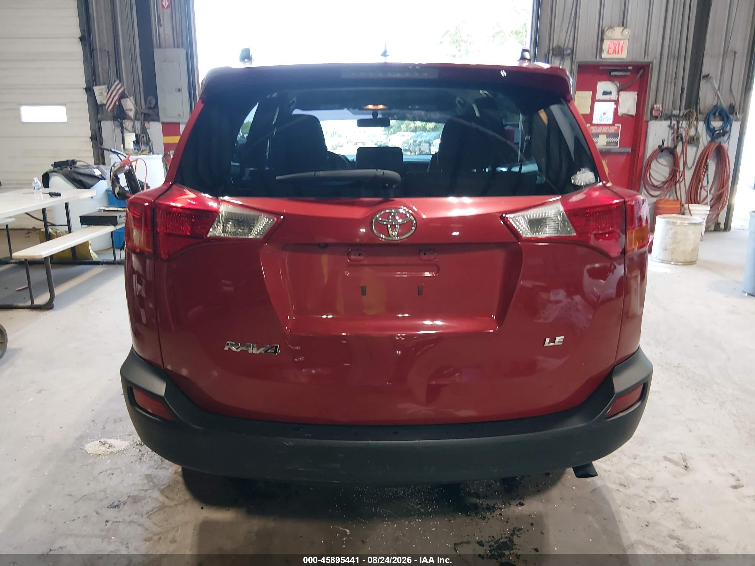2015 Toyota Rav4 Le Red vin: JTMZFREV5FJ025736