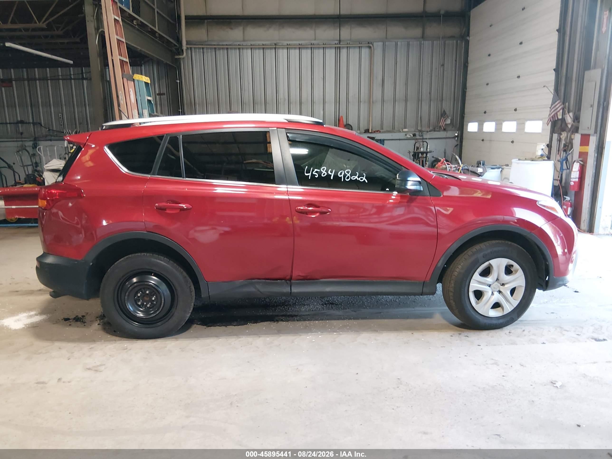 2015 Toyota Rav4 Le Red vin: JTMZFREV5FJ025736