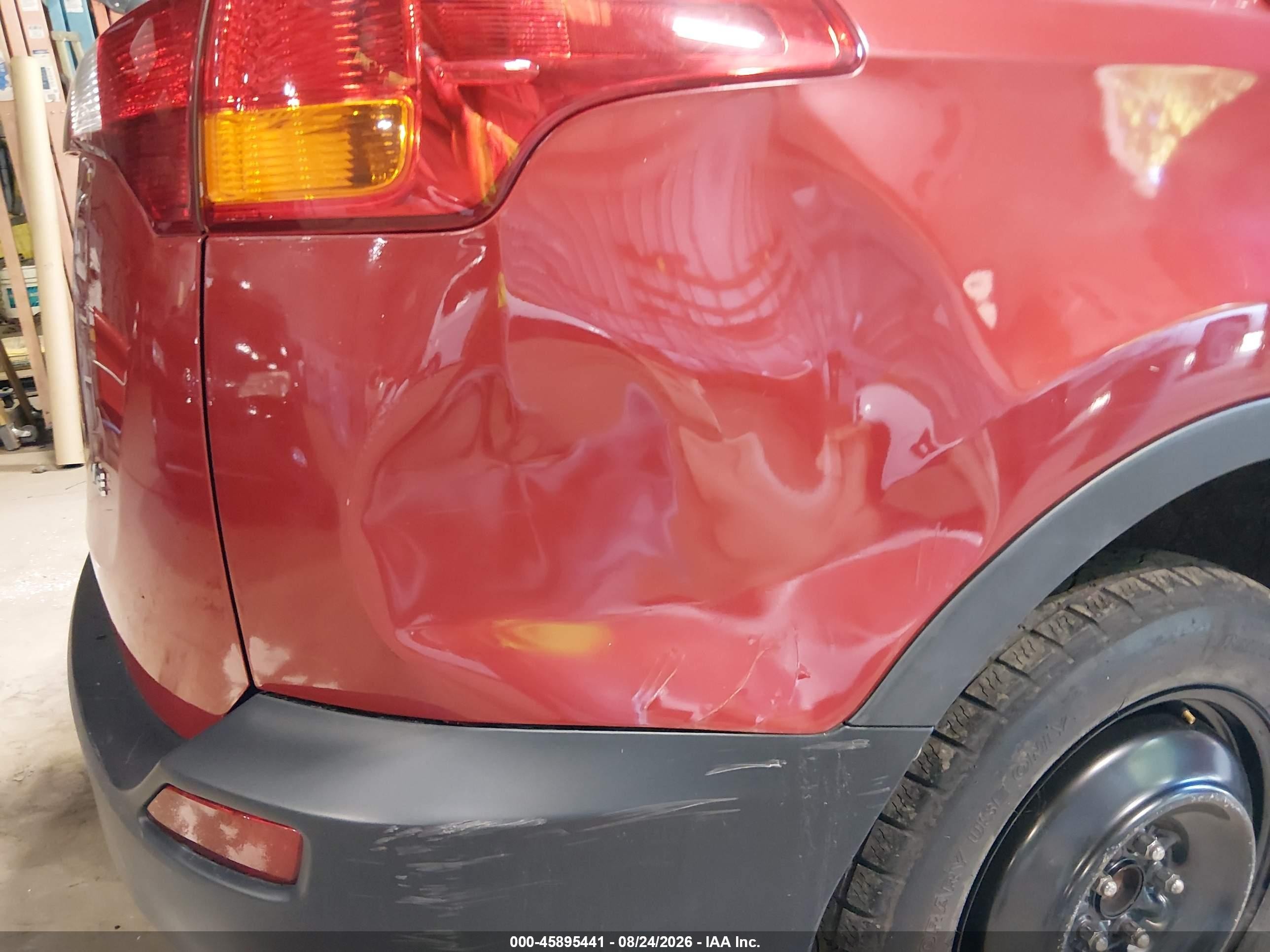 2015 Toyota Rav4 Le Red vin: JTMZFREV5FJ025736