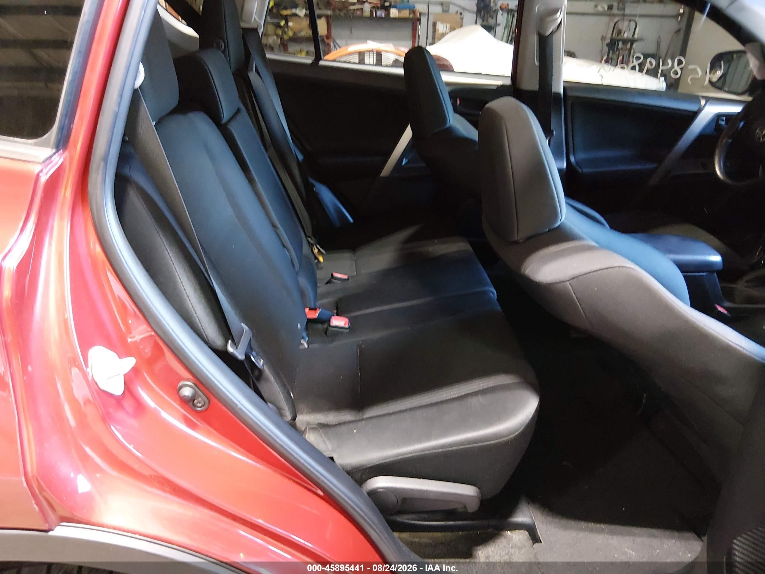 2015 Toyota Rav4 Le Red vin: JTMZFREV5FJ025736