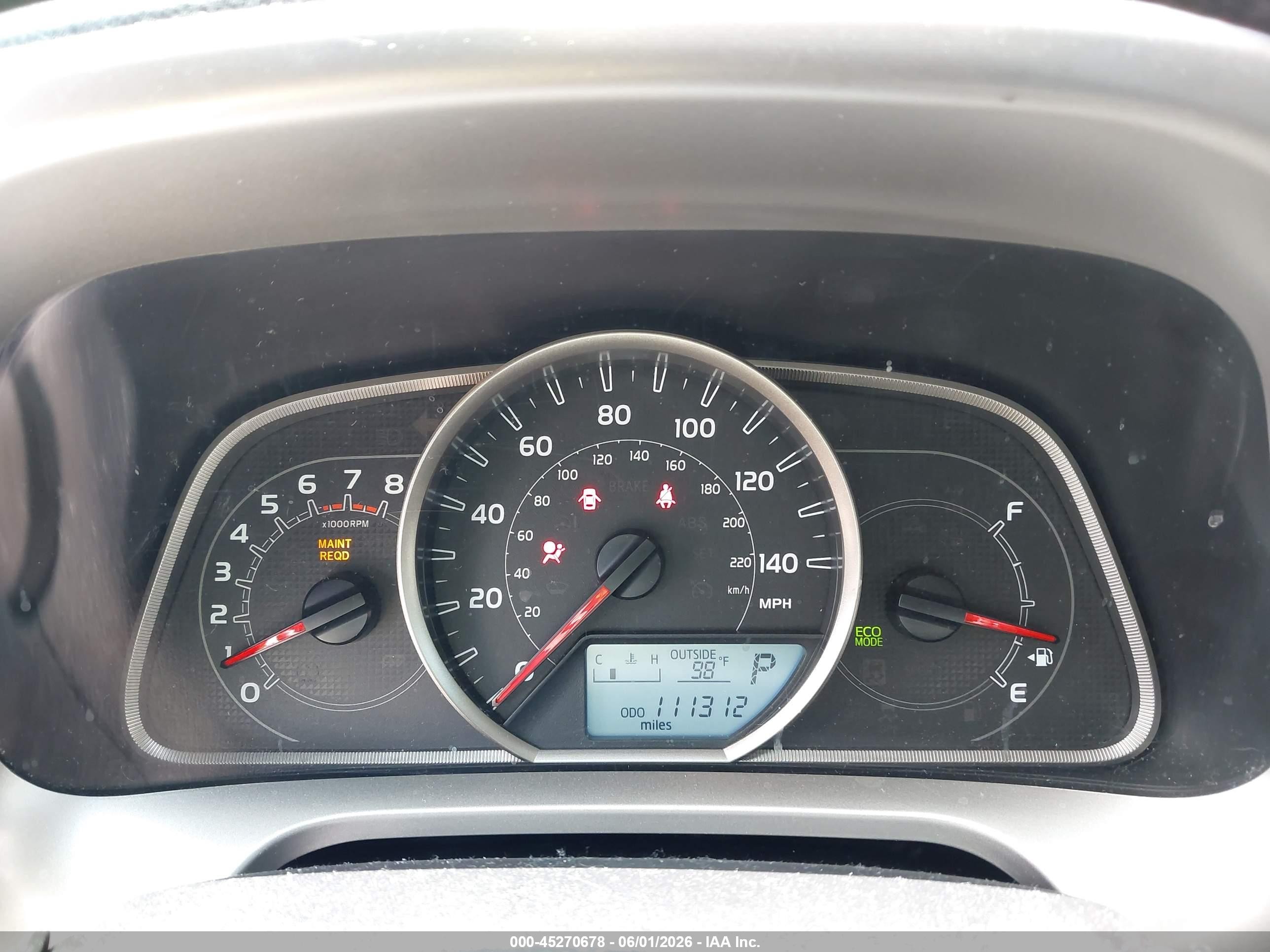 2015 Toyota Rav4 Le White vin: JTMZFREV5FJ039927
