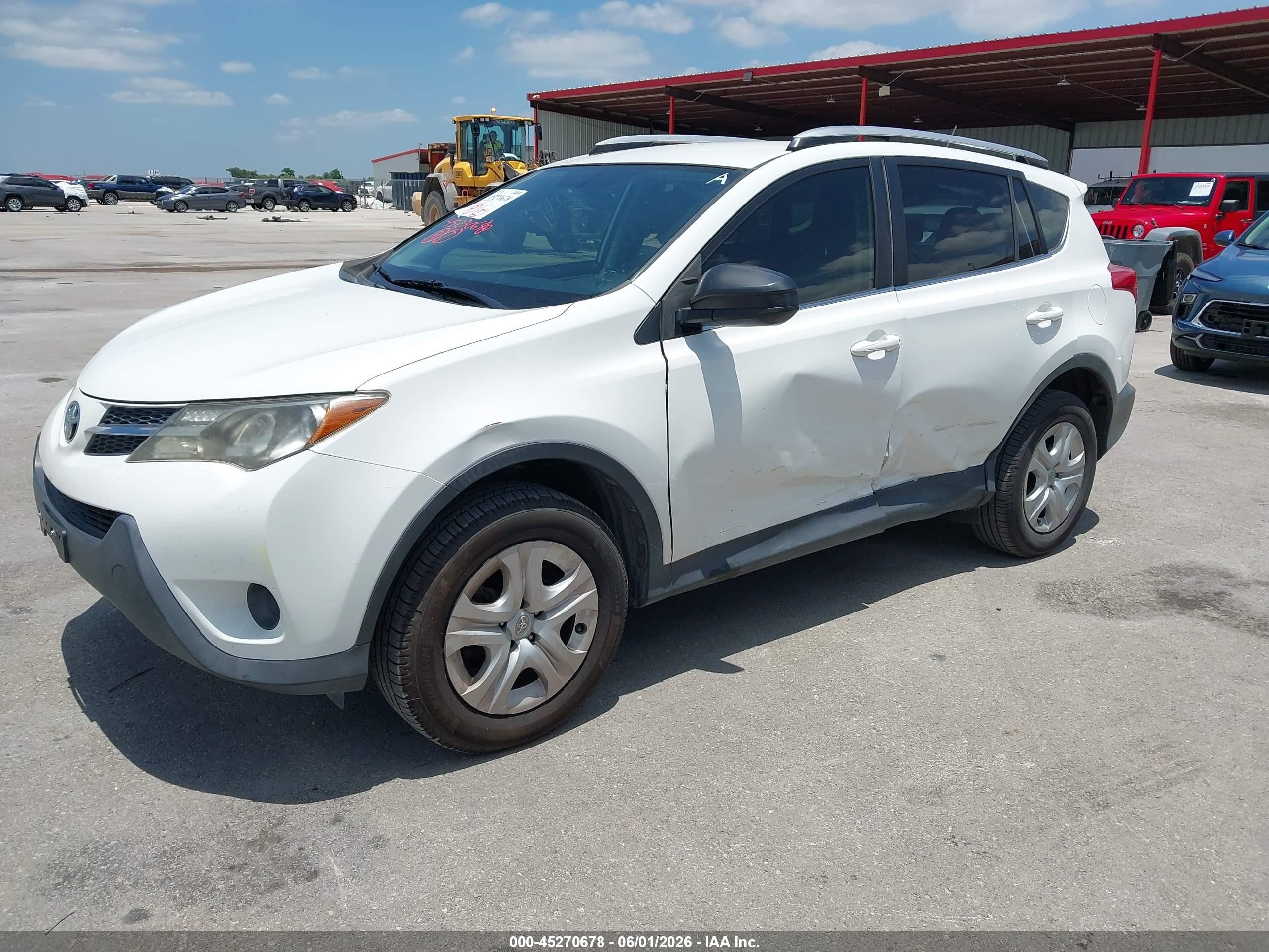 2015 Toyota Rav4 Le White vin: JTMZFREV5FJ039927