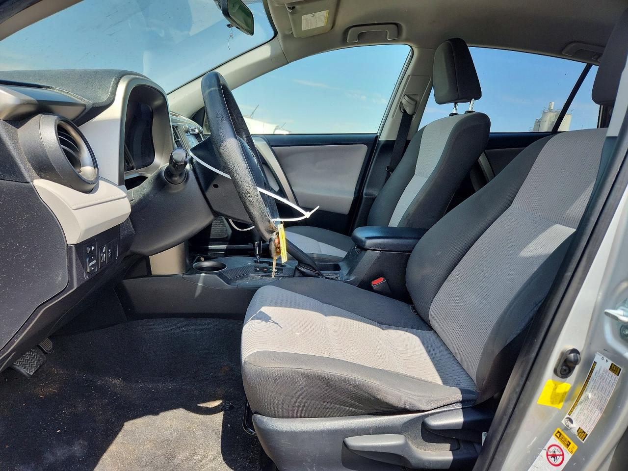 2015 Toyota Rav4 Le Silver vin: JTMZFREV5FJ040995