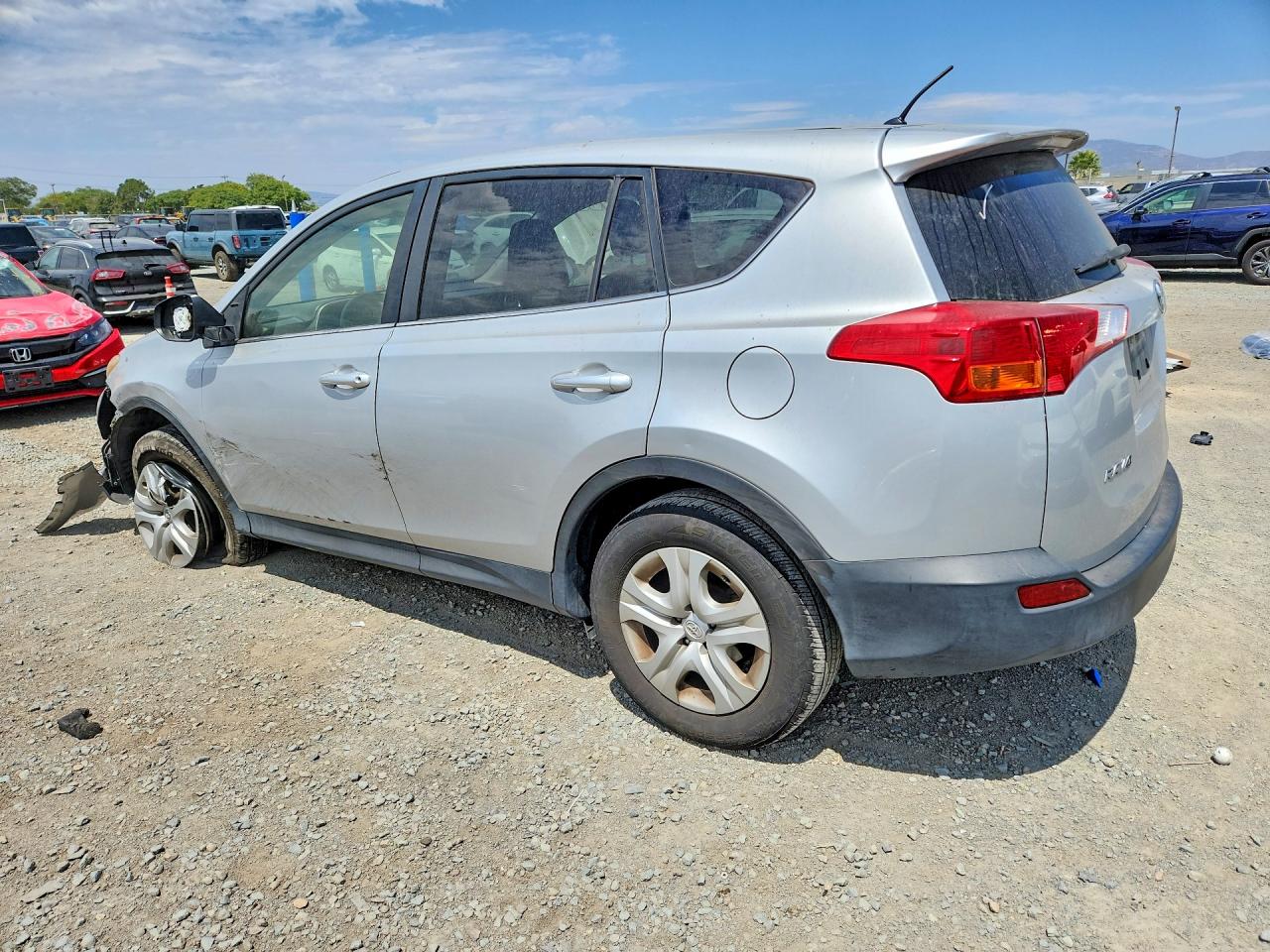 2015 Toyota Rav4 Le Silver vin: JTMZFREV5FJ040995