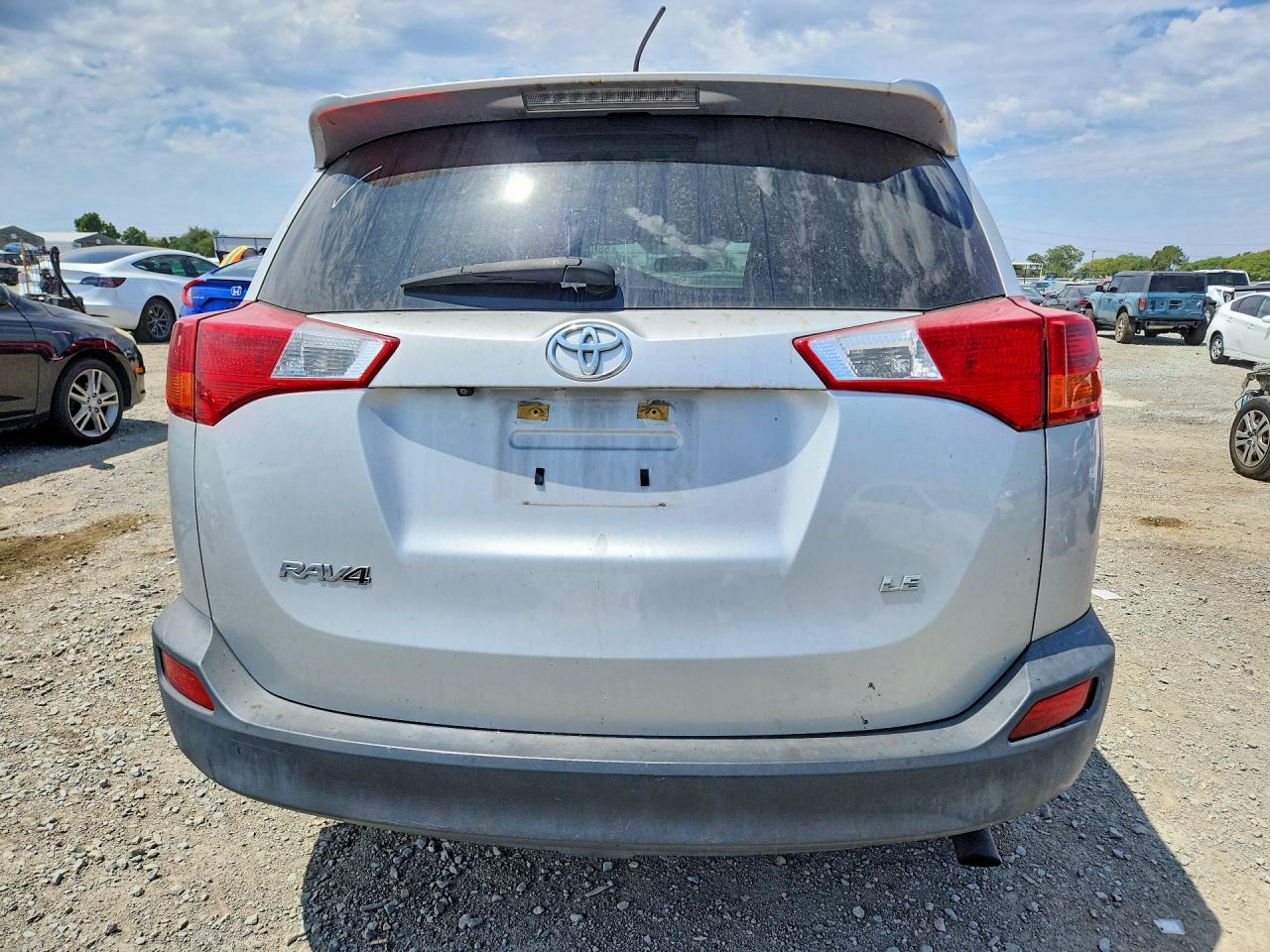 2015 Toyota Rav4 Le Silver vin: JTMZFREV5FJ040995
