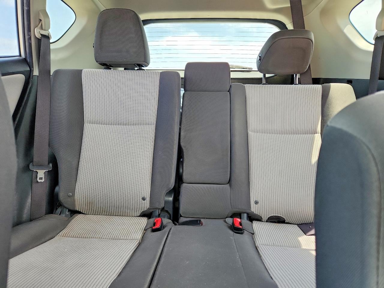 2015 Toyota Rav4 Le Silver vin: JTMZFREV5FJ040995
