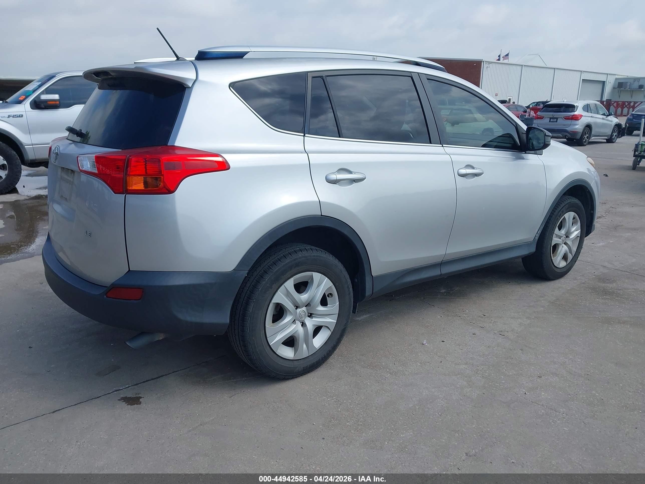 2013 Toyota Rav4 Le Серебряный vin: JTMZFREV6DD001246