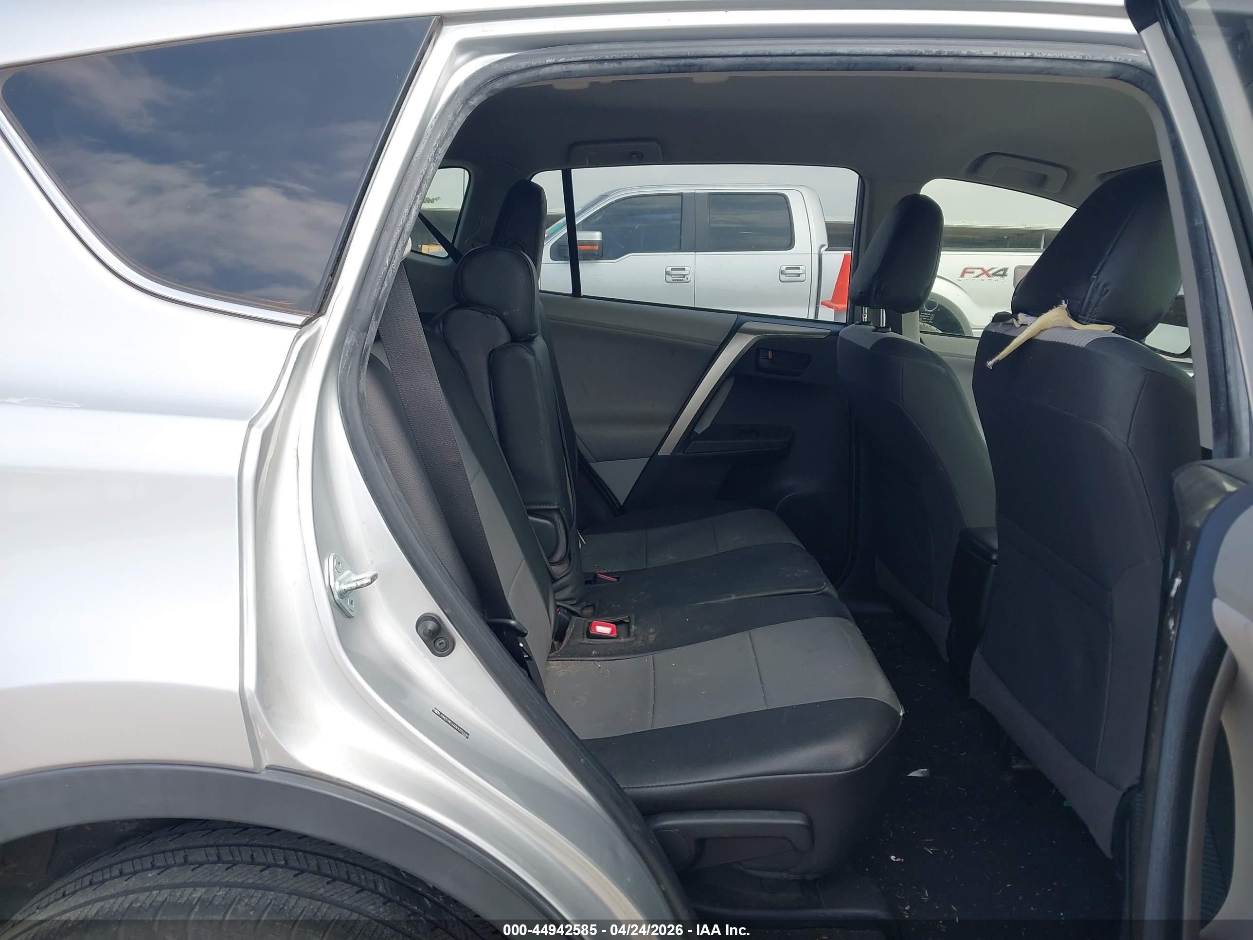 2013 Toyota Rav4 Le Серебряный vin: JTMZFREV6DD001246