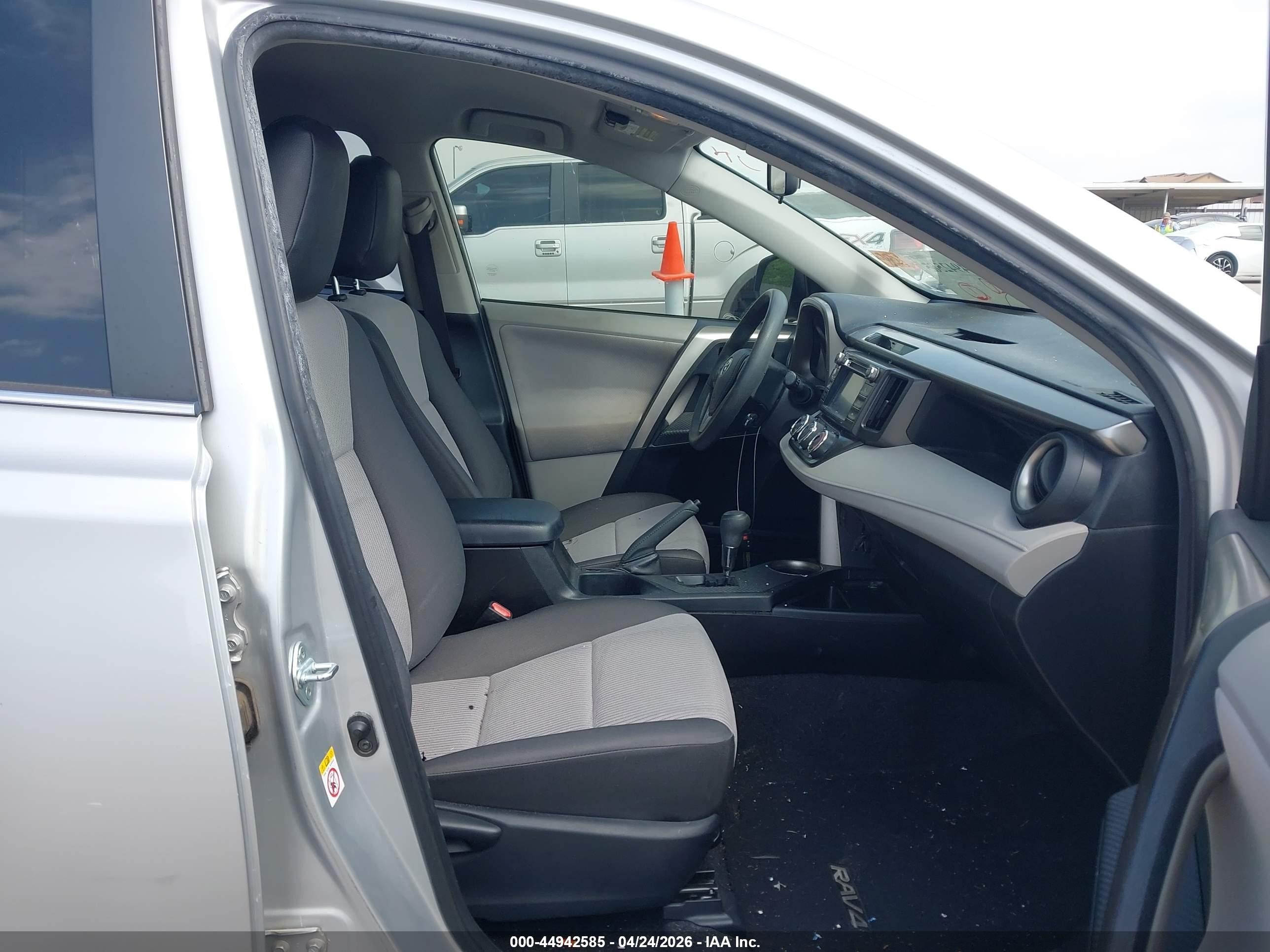 2013 Toyota Rav4 Le Серебряный vin: JTMZFREV6DD001246