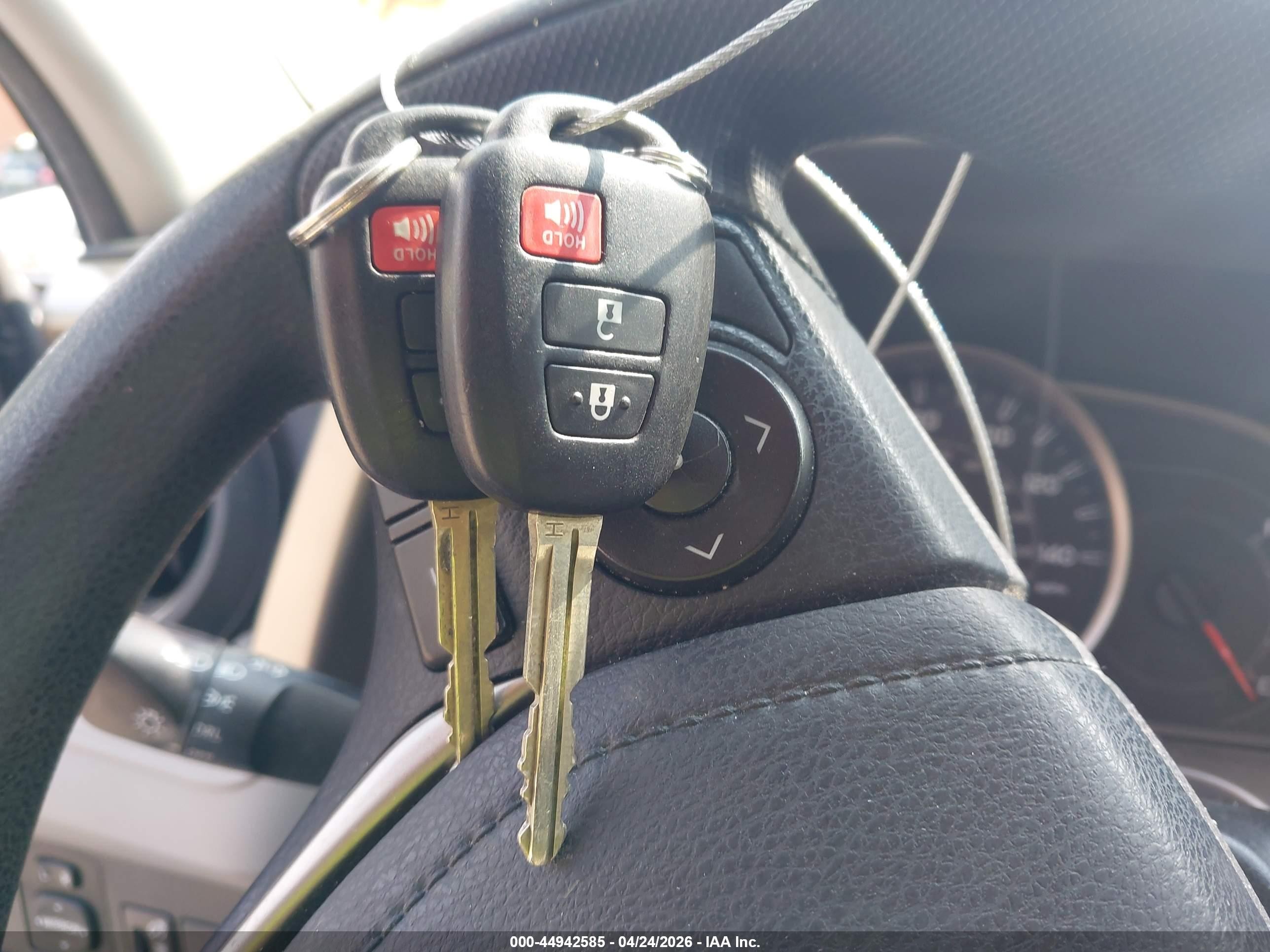 2013 Toyota Rav4 Le Серебряный vin: JTMZFREV6DD001246