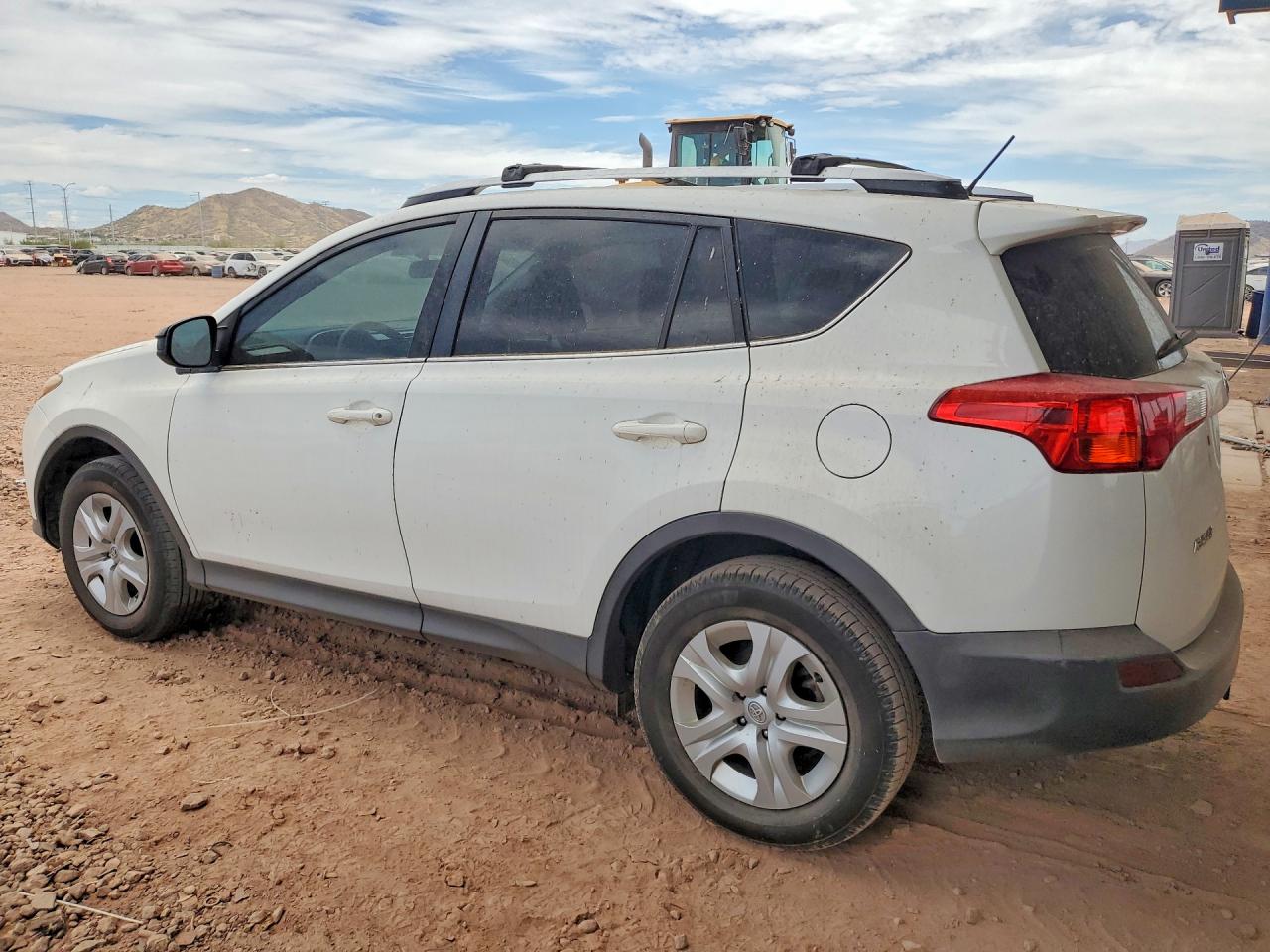 2014 Toyota Rav4 Le White vin: JTMZFREV6ED035012