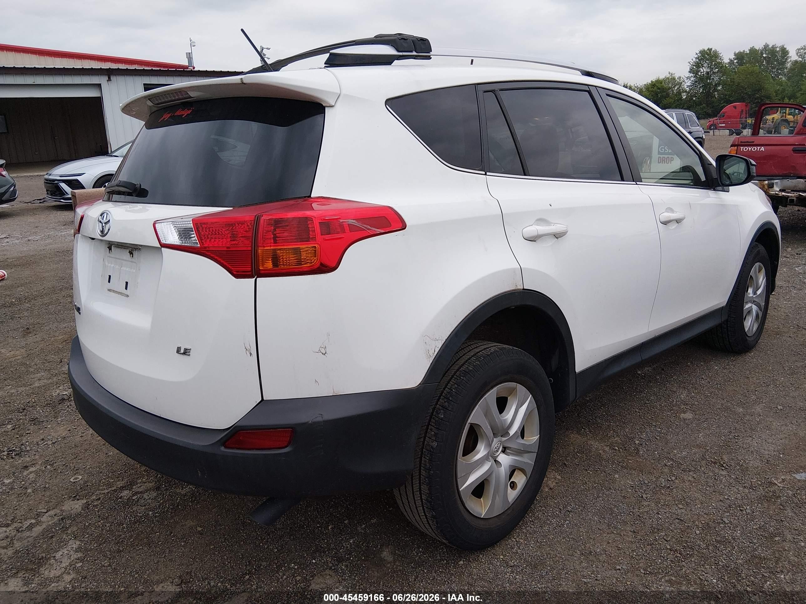 2014 Toyota Rav4 Le White vin: JTMZFREV6ED042557