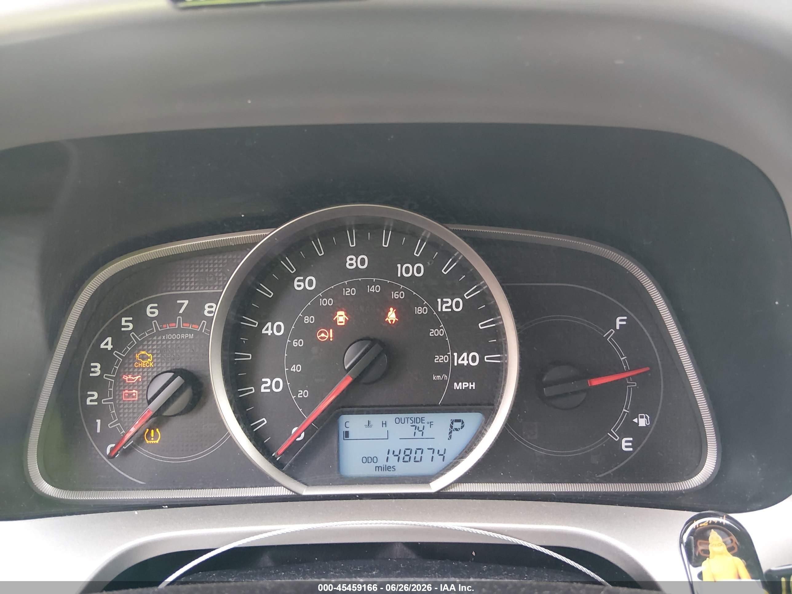 2014 Toyota Rav4 Le White vin: JTMZFREV6ED042557