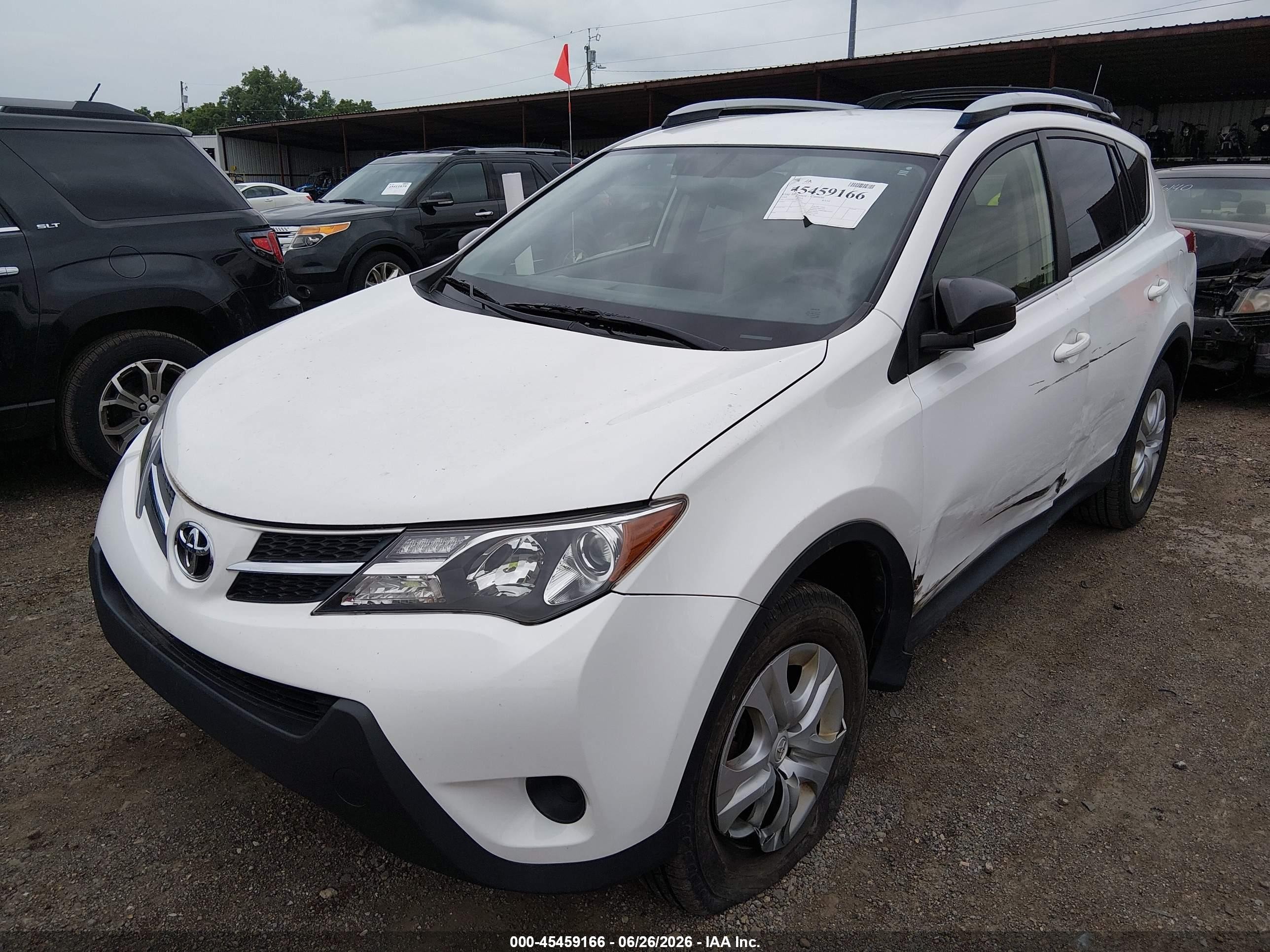 2014 Toyota Rav4 Le White vin: JTMZFREV6ED042557