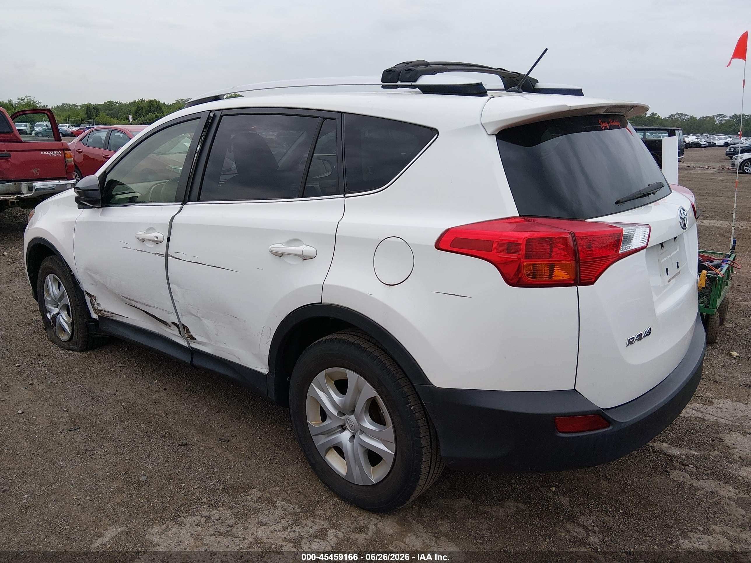 2014 Toyota Rav4 Le White vin: JTMZFREV6ED042557