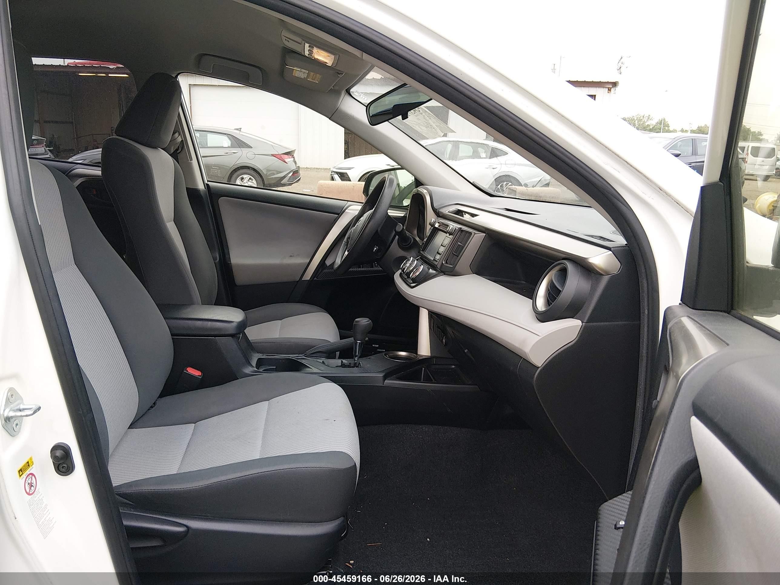 2014 Toyota Rav4 Le White vin: JTMZFREV6ED042557