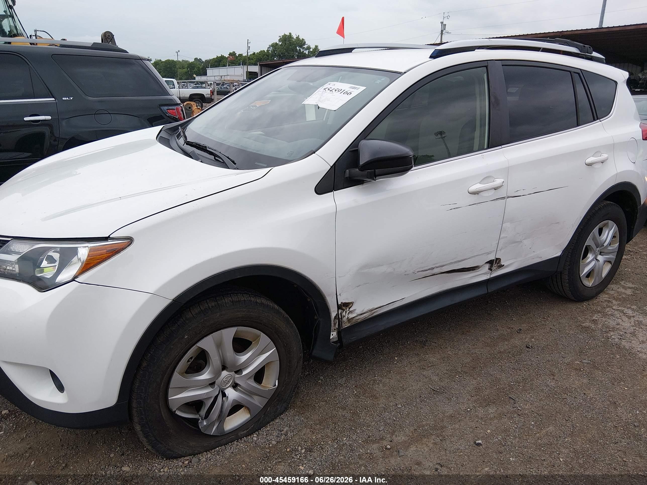 2014 Toyota Rav4 Le White vin: JTMZFREV6ED042557