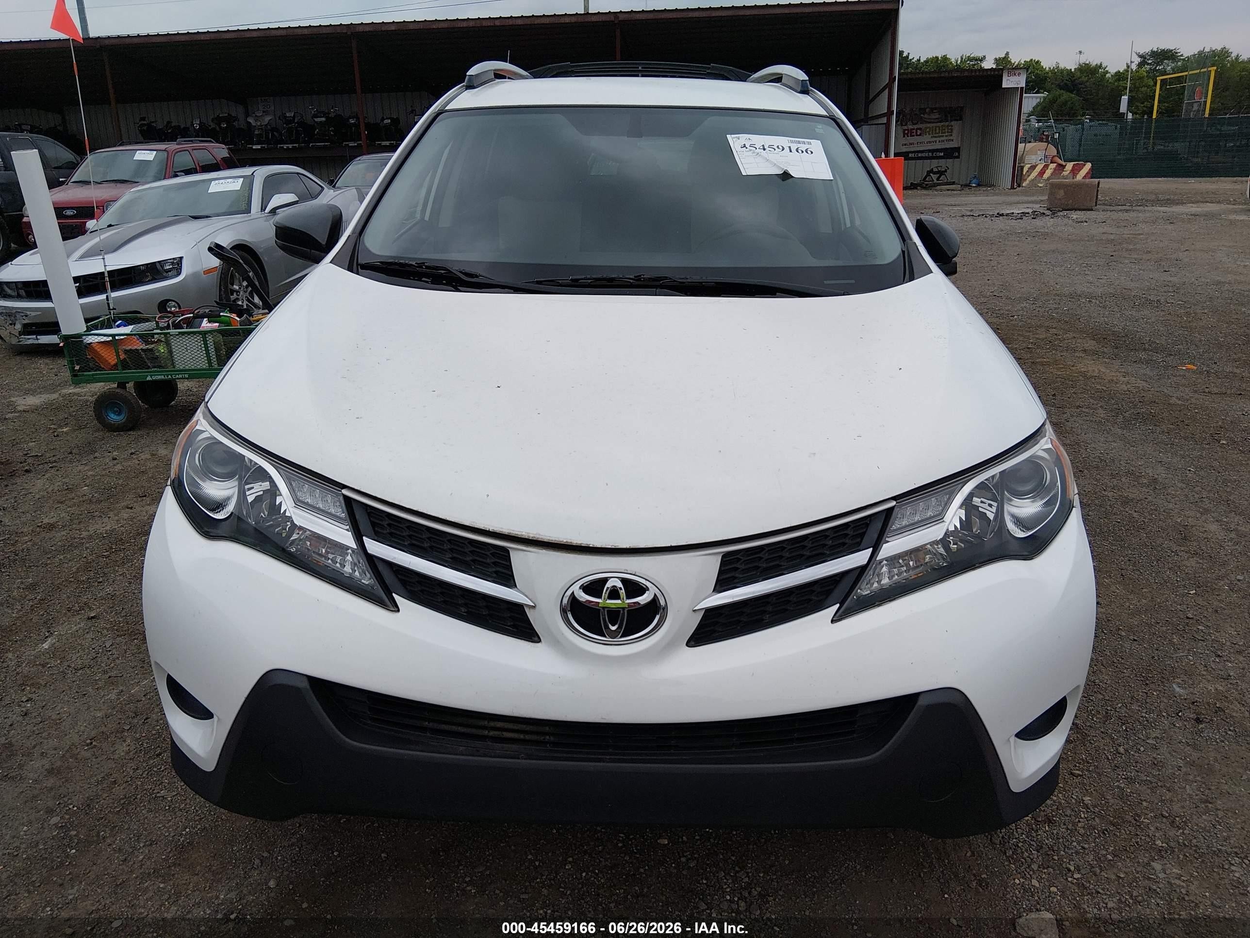 2014 Toyota Rav4 Le White vin: JTMZFREV6ED042557