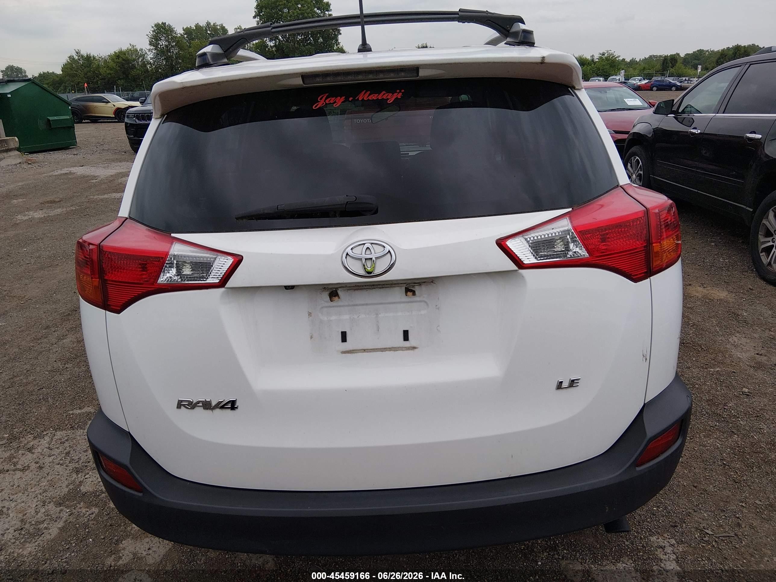 2014 Toyota Rav4 Le White vin: JTMZFREV6ED042557