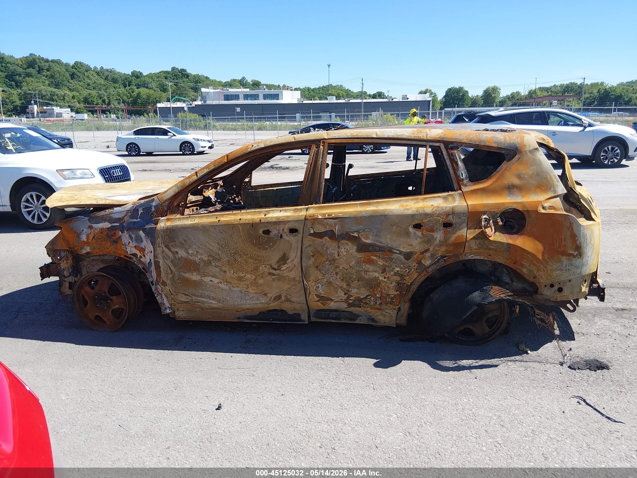 2014 Toyota Rav4 Le Серый vin: JTMZFREV6EJ009088