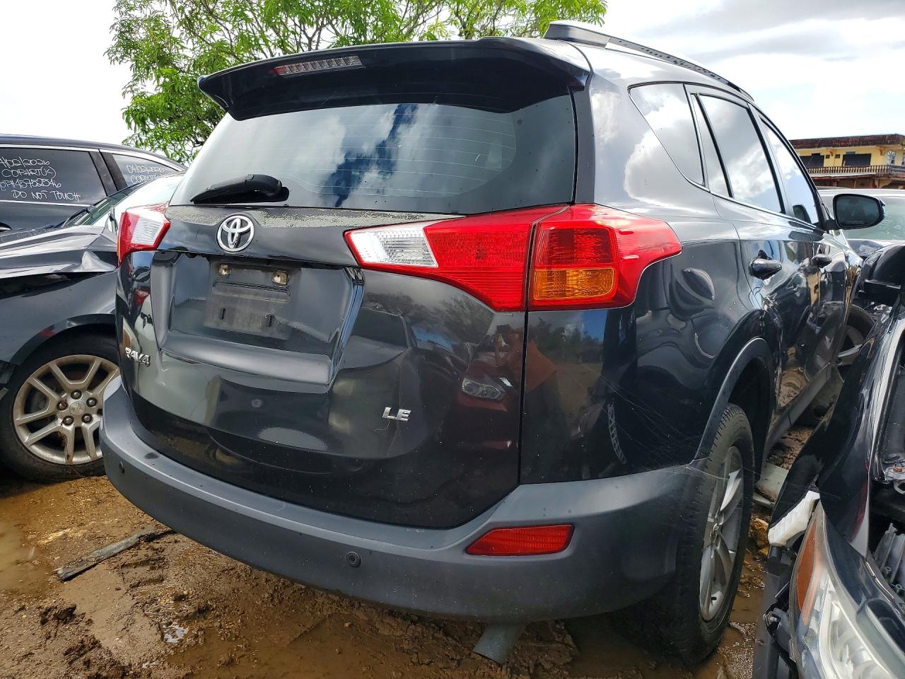 2014 Toyota Rav4 Le Black vin: JTMZFREV6EJ010788