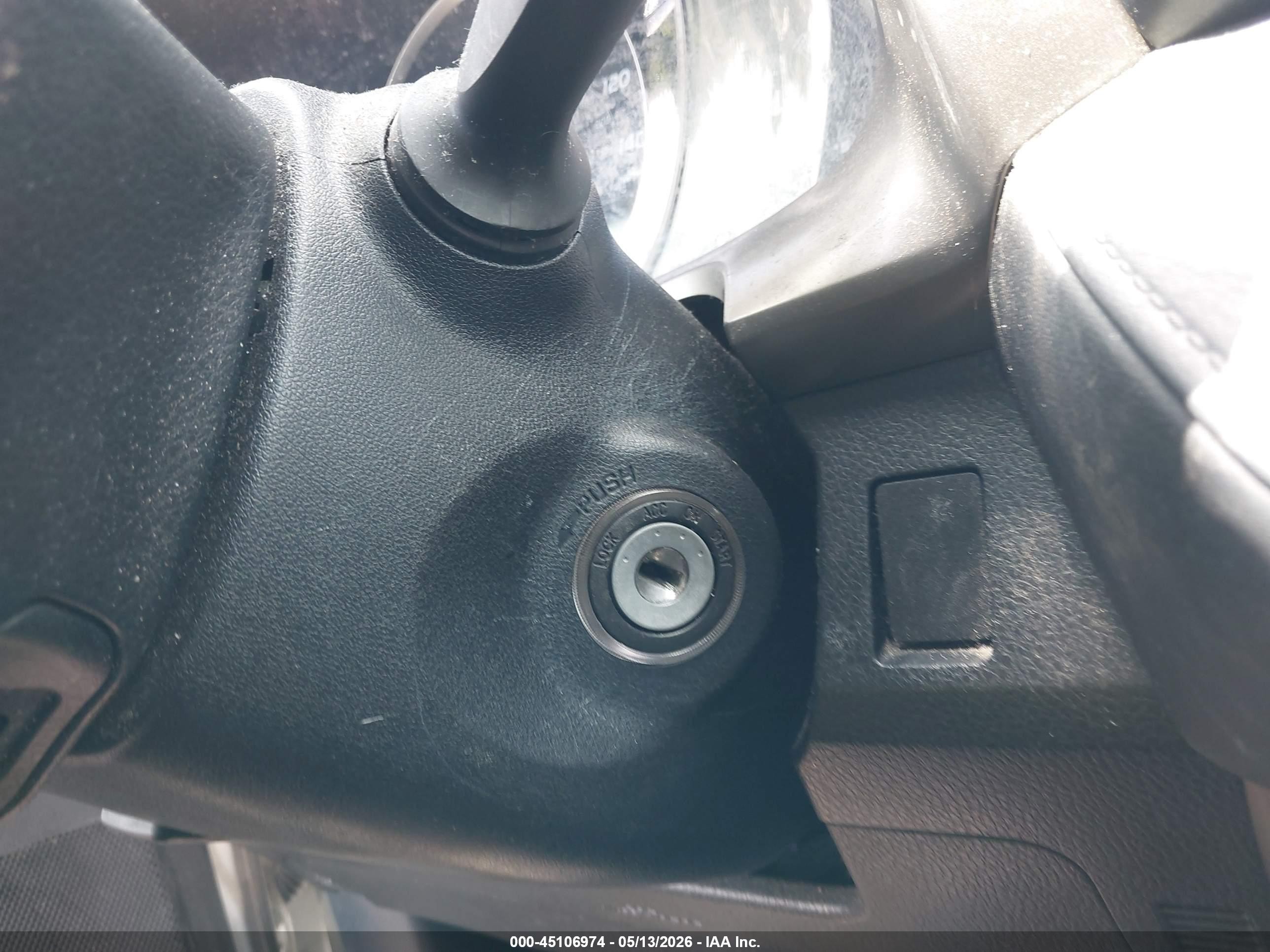 2014 Toyota Rav4 Le Серебряный vin: JTMZFREV6EJ014386