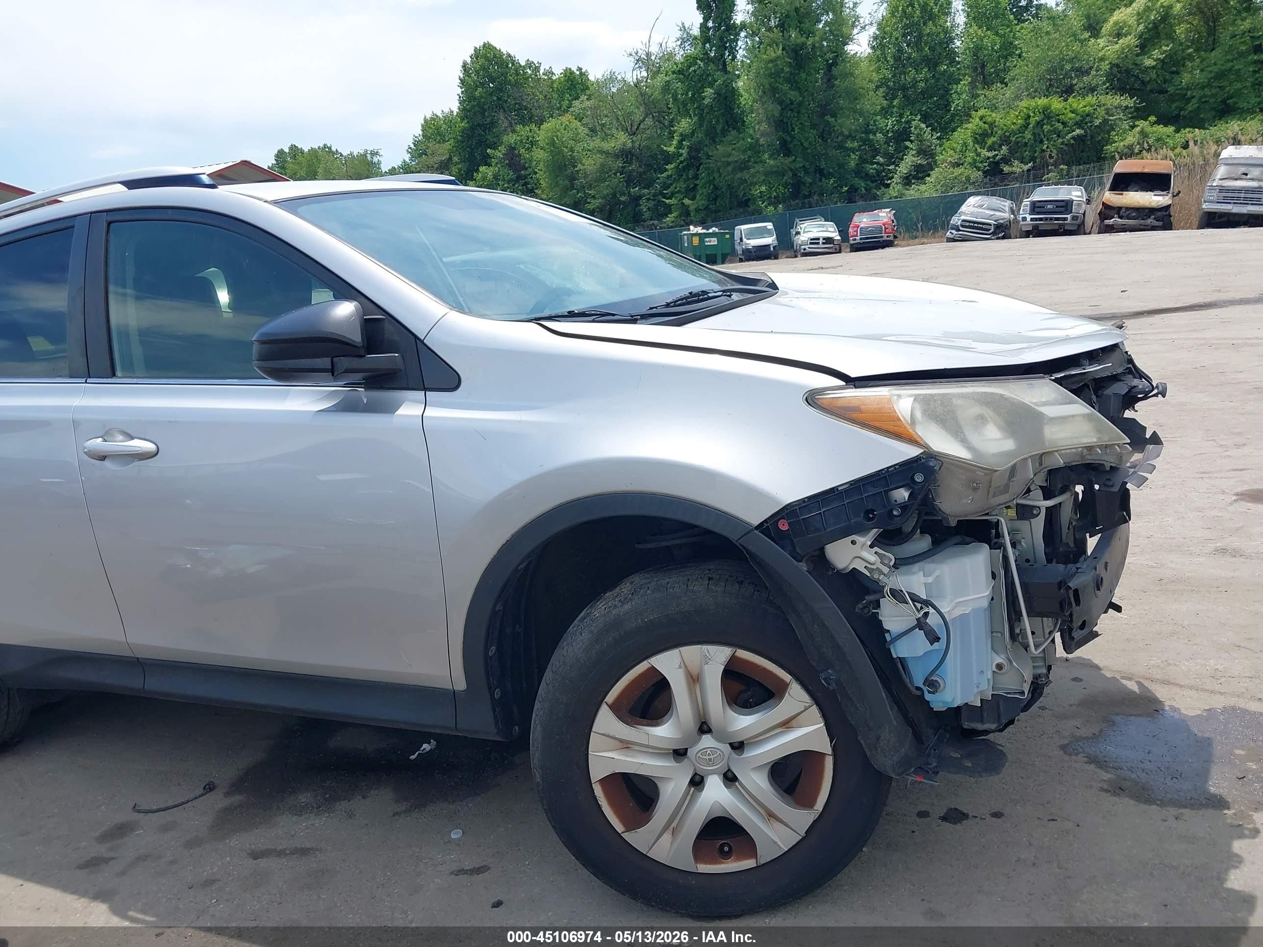 2014 Toyota Rav4 Le Серебряный vin: JTMZFREV6EJ014386
