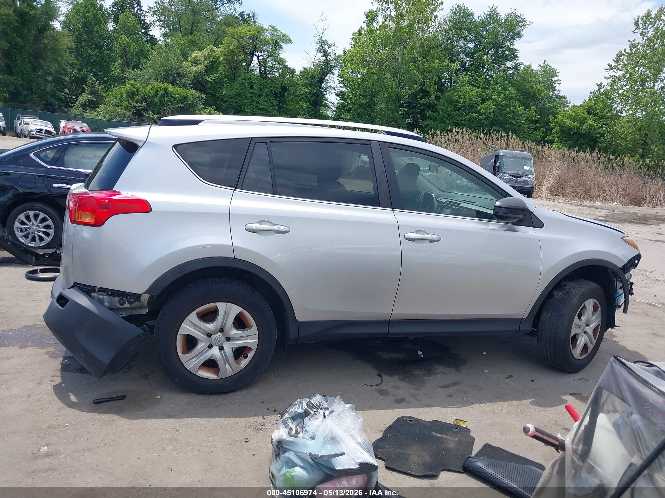 2014 Toyota Rav4 Le Серебряный vin: JTMZFREV6EJ014386
