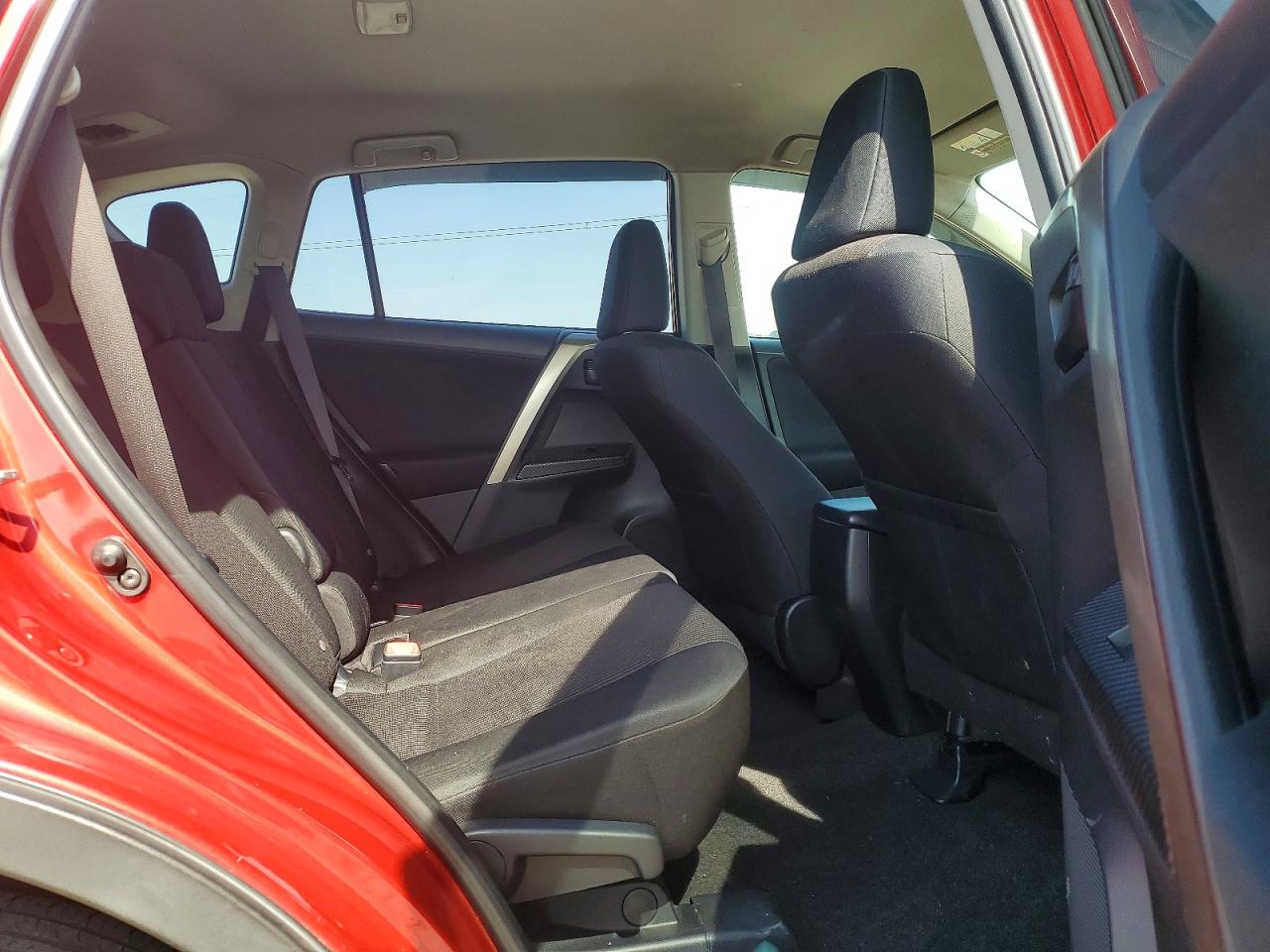 2014 Toyota Rav4 Le Red vin: JTMZFREV6EJ015036