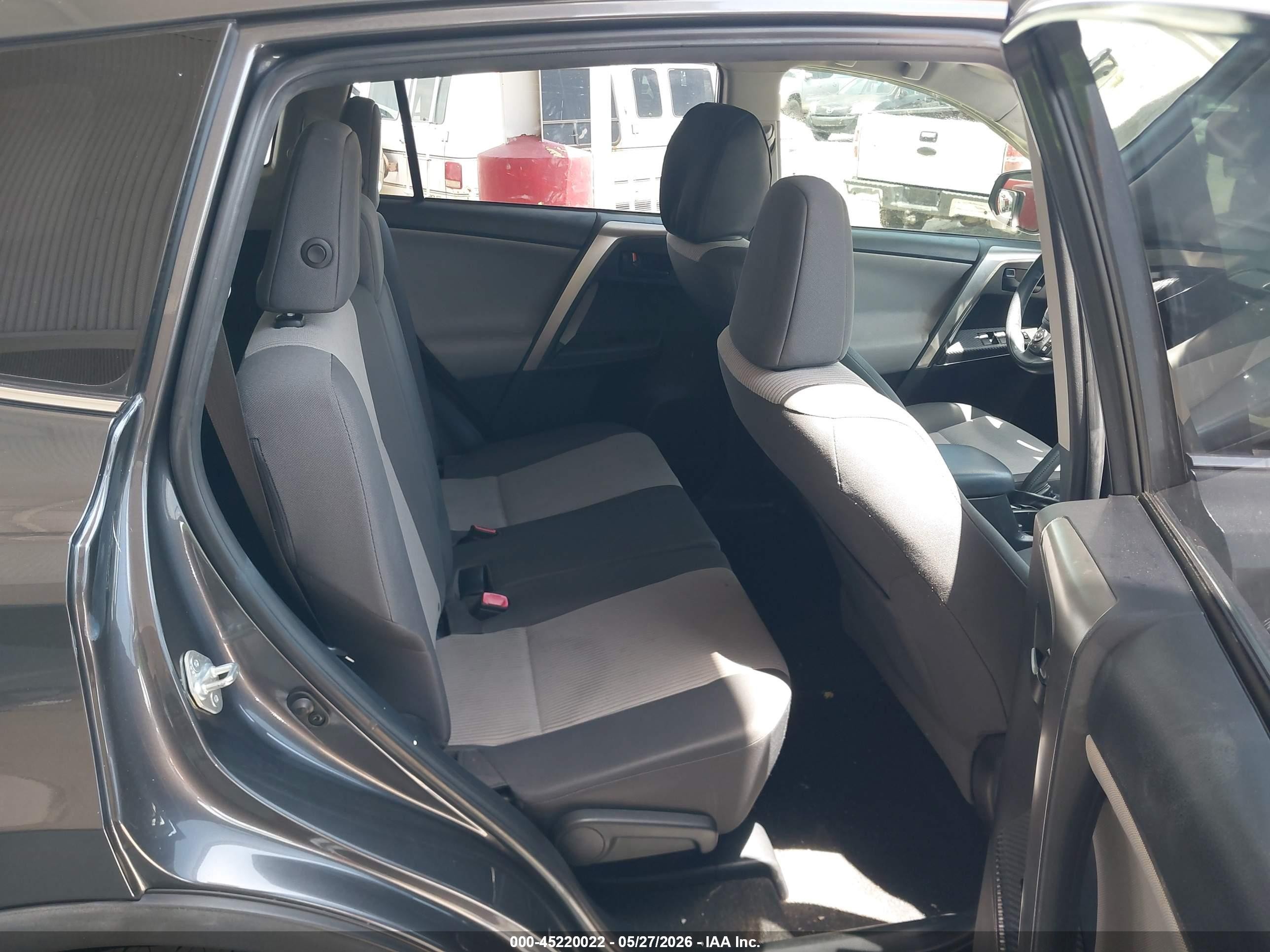 2015 Toyota Rav4 Le Gray vin: JTMZFREV6FD043676