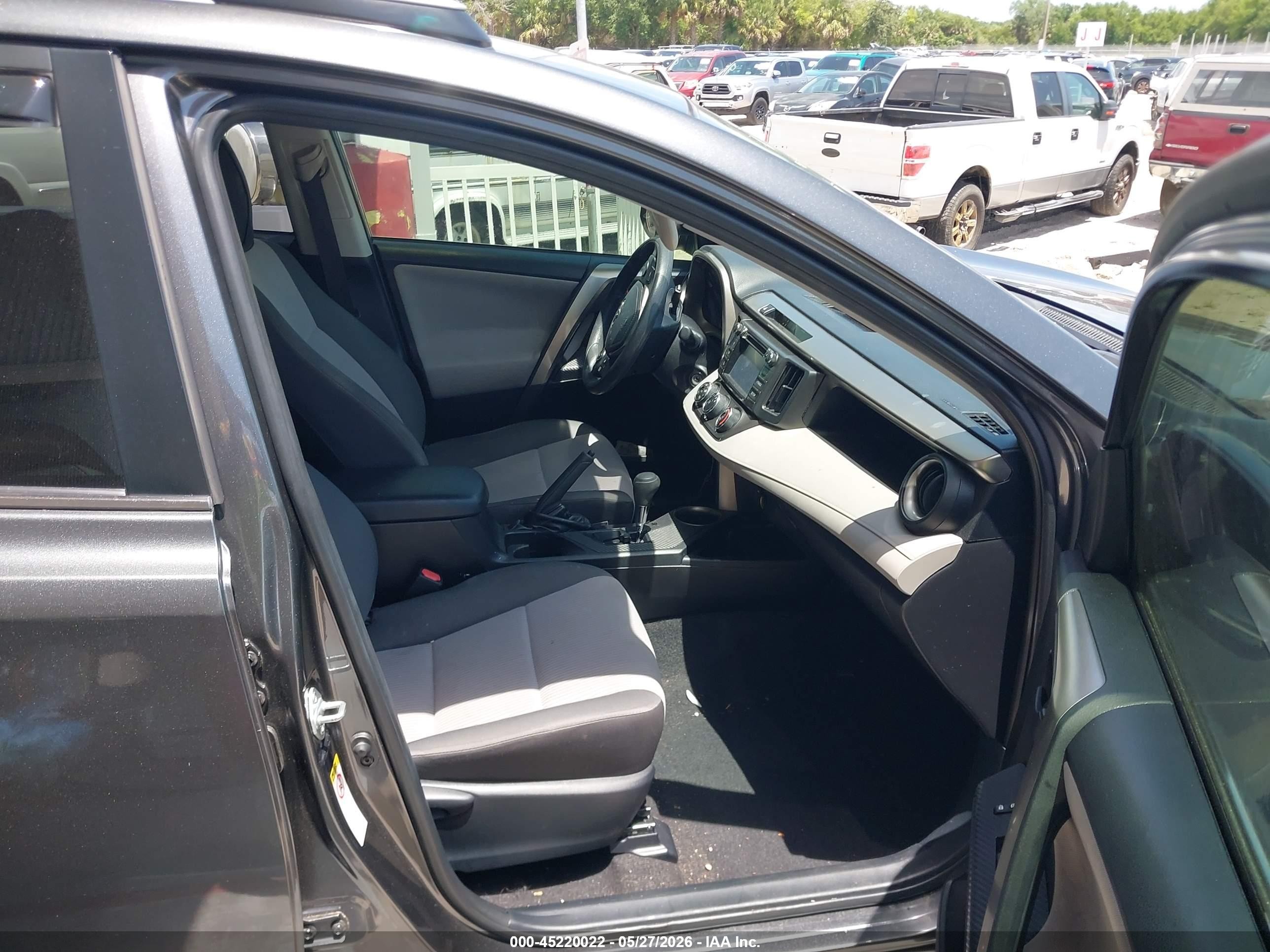 2015 Toyota Rav4 Le Gray vin: JTMZFREV6FD043676