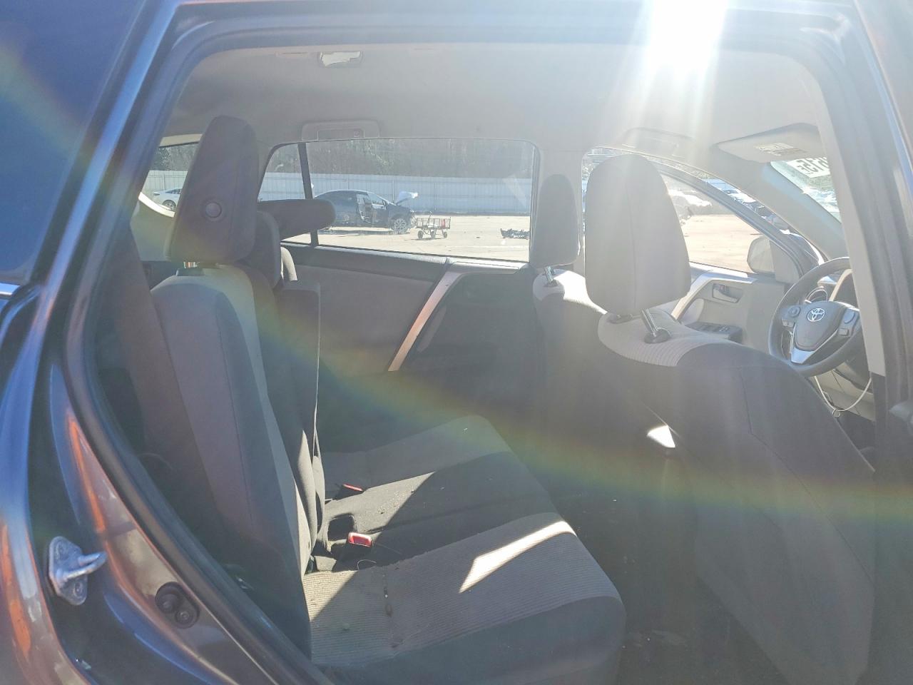 2015 Toyota Rav4 Le Gray vin: JTMZFREV6FD057108