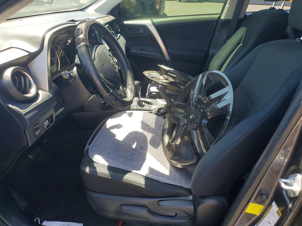 2015 Toyota Rav4 Le Gray vin: JTMZFREV6FD063295