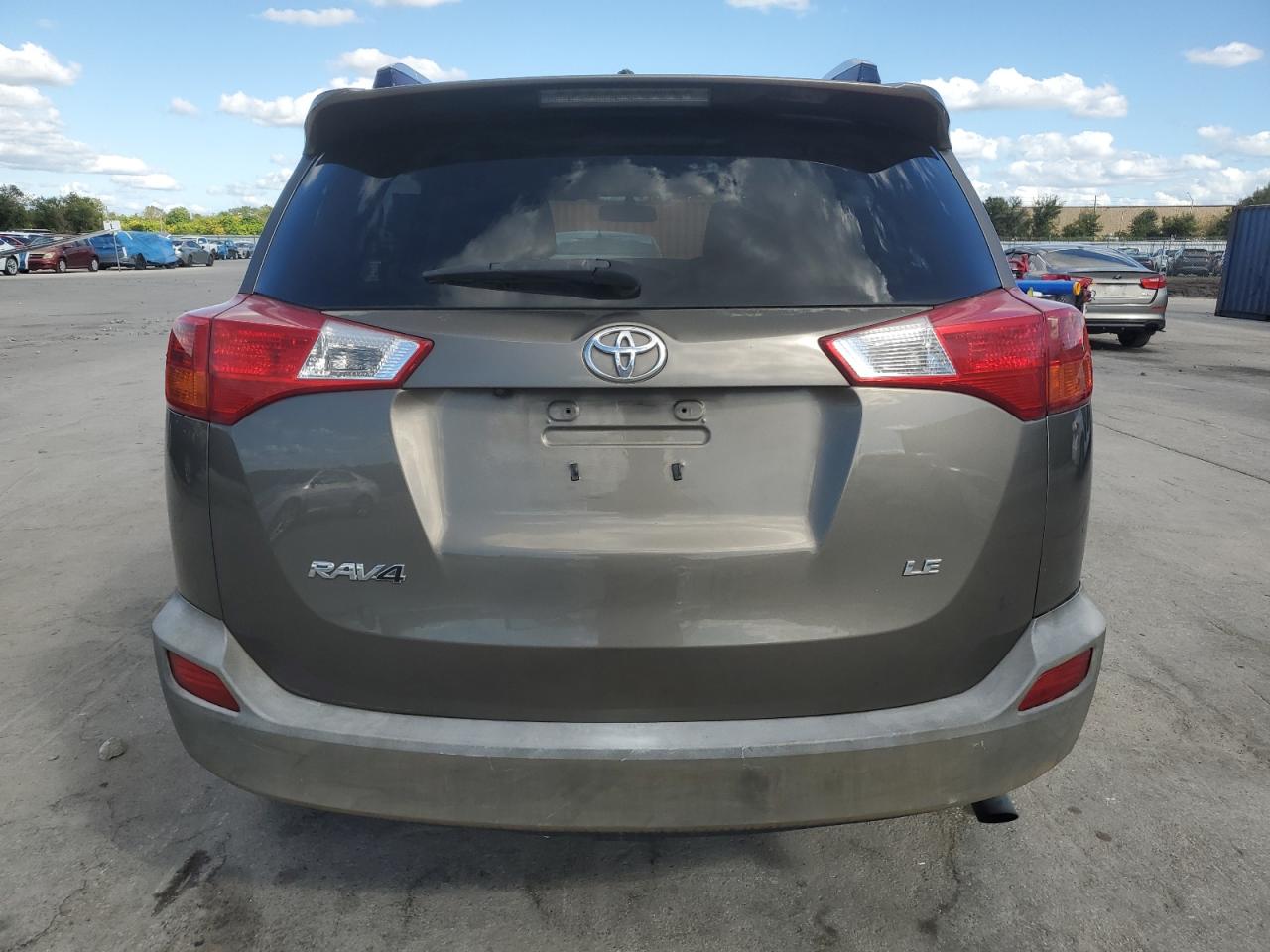 2015 Toyota Rav4 Le Brown vin: JTMZFREV6FD063829