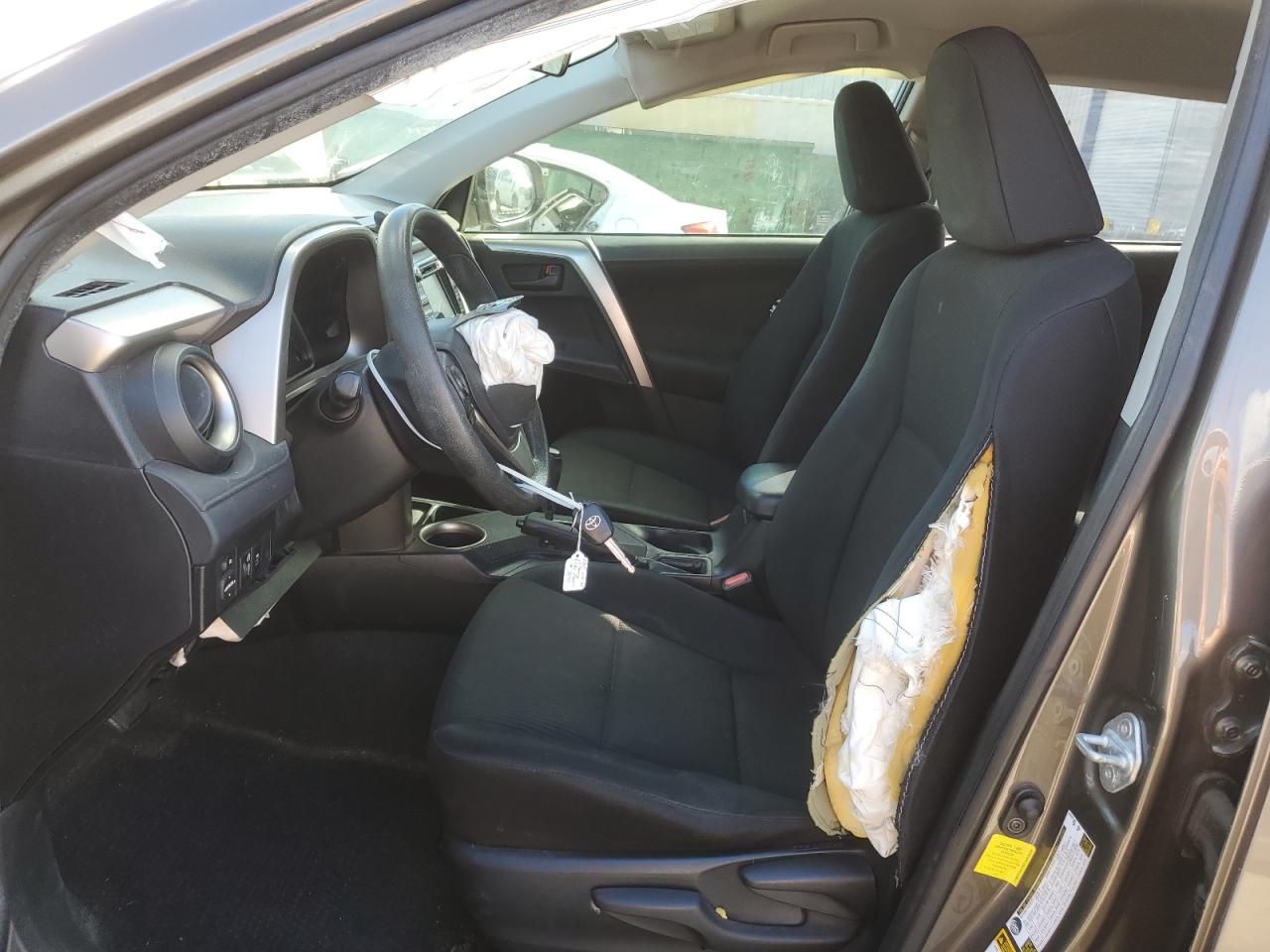 2015 Toyota Rav4 Le Brown vin: JTMZFREV6FD063829
