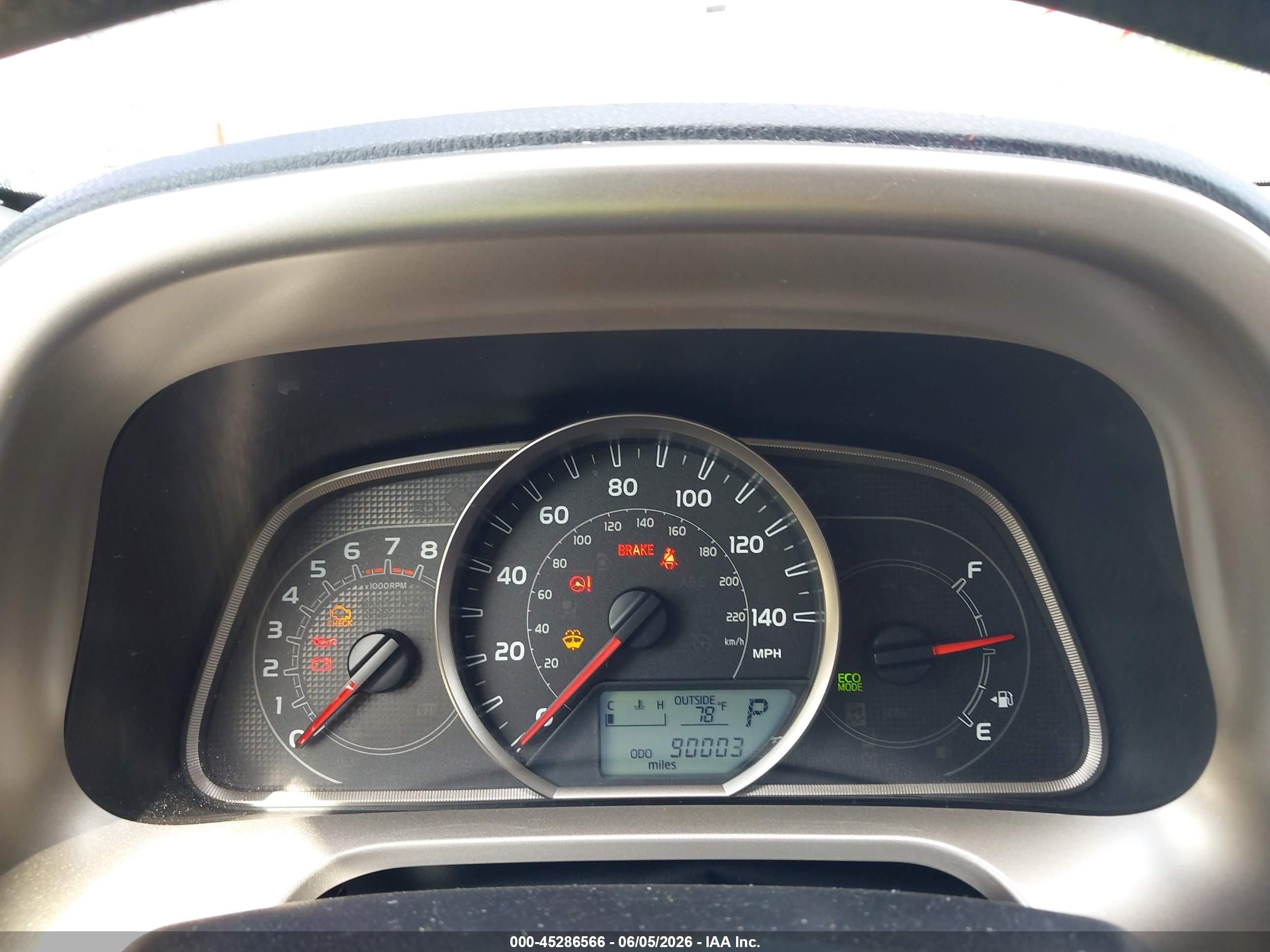 2015 Toyota Rav4 Le Silver vin: JTMZFREV6FJ025342