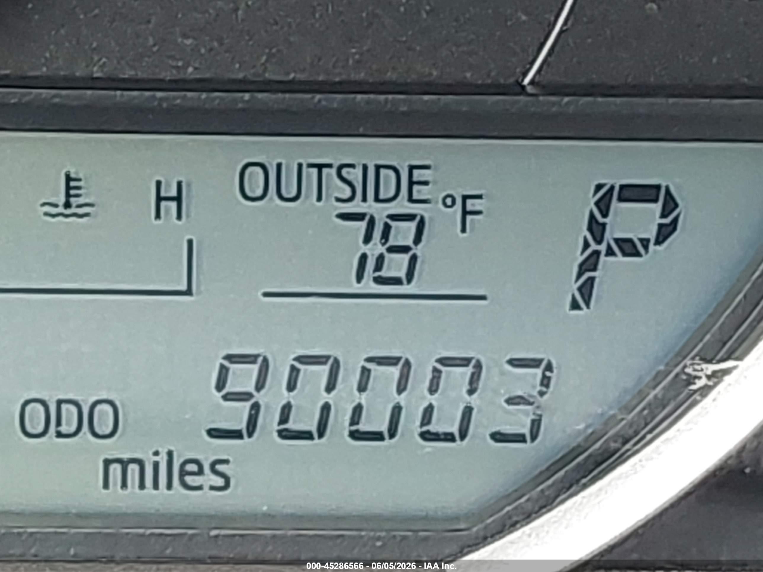 2015 Toyota Rav4 Le Silver vin: JTMZFREV6FJ025342