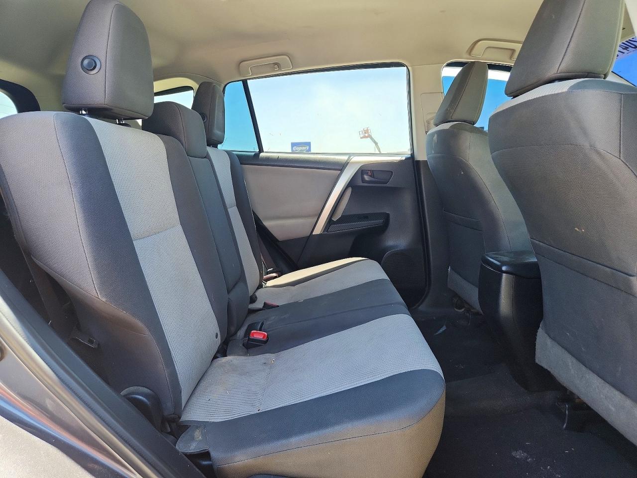 2015 Toyota Rav4 Le Gray vin: JTMZFREV6FJ031786