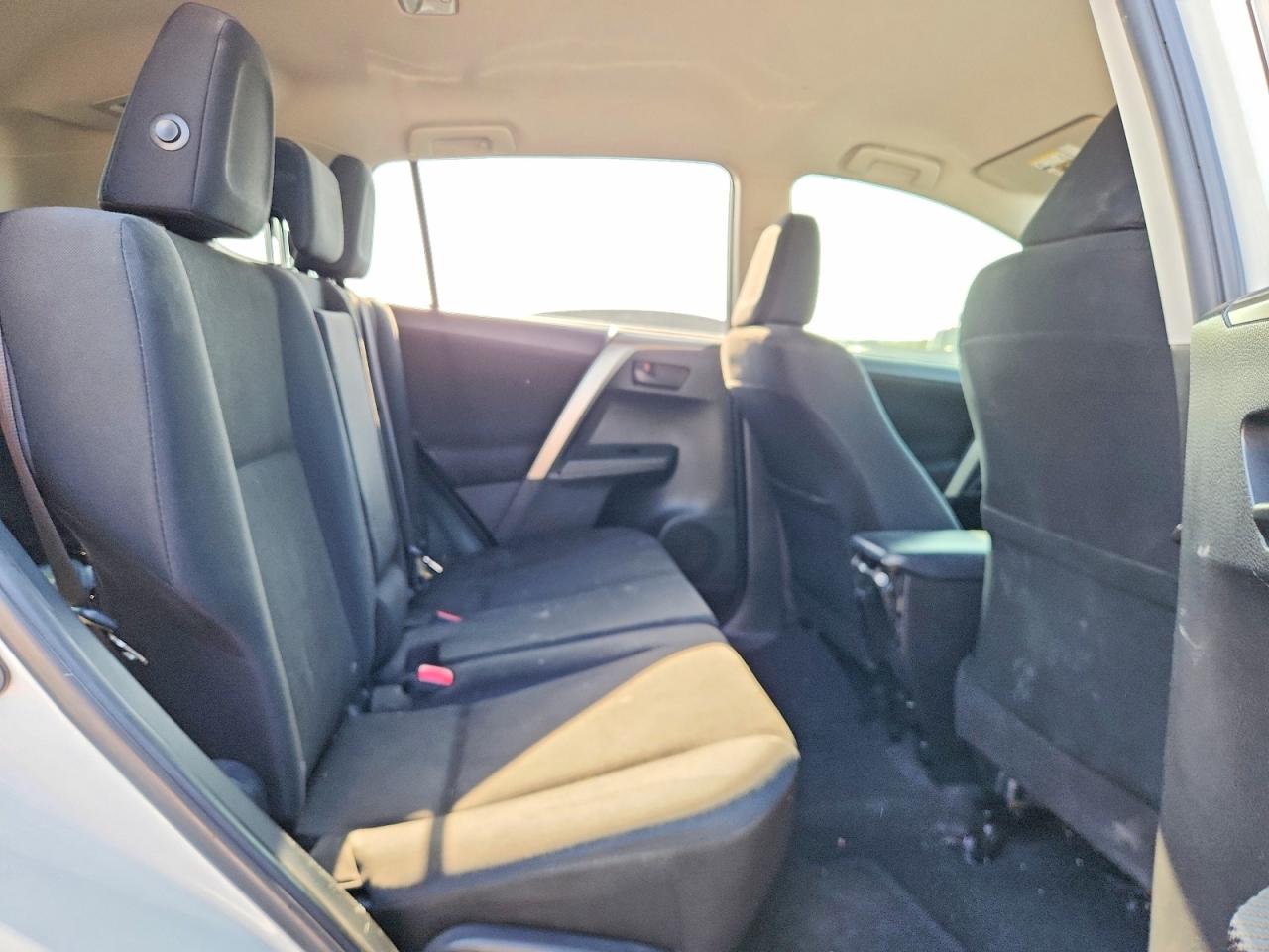 2015 Toyota Rav4 Le Белый vin: JTMZFREV6FJ035532