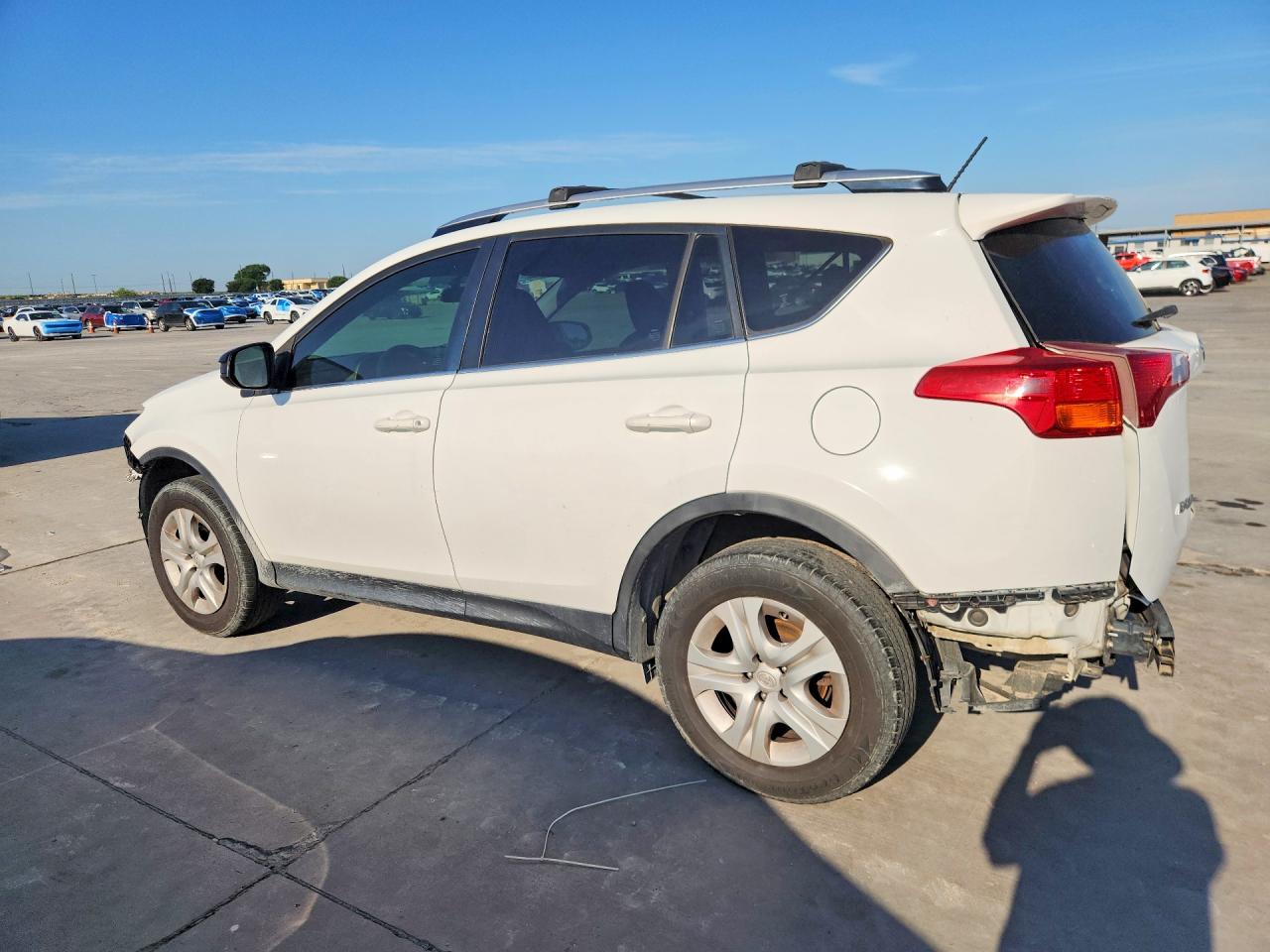2015 Toyota Rav4 Le Белый vin: JTMZFREV6FJ035532