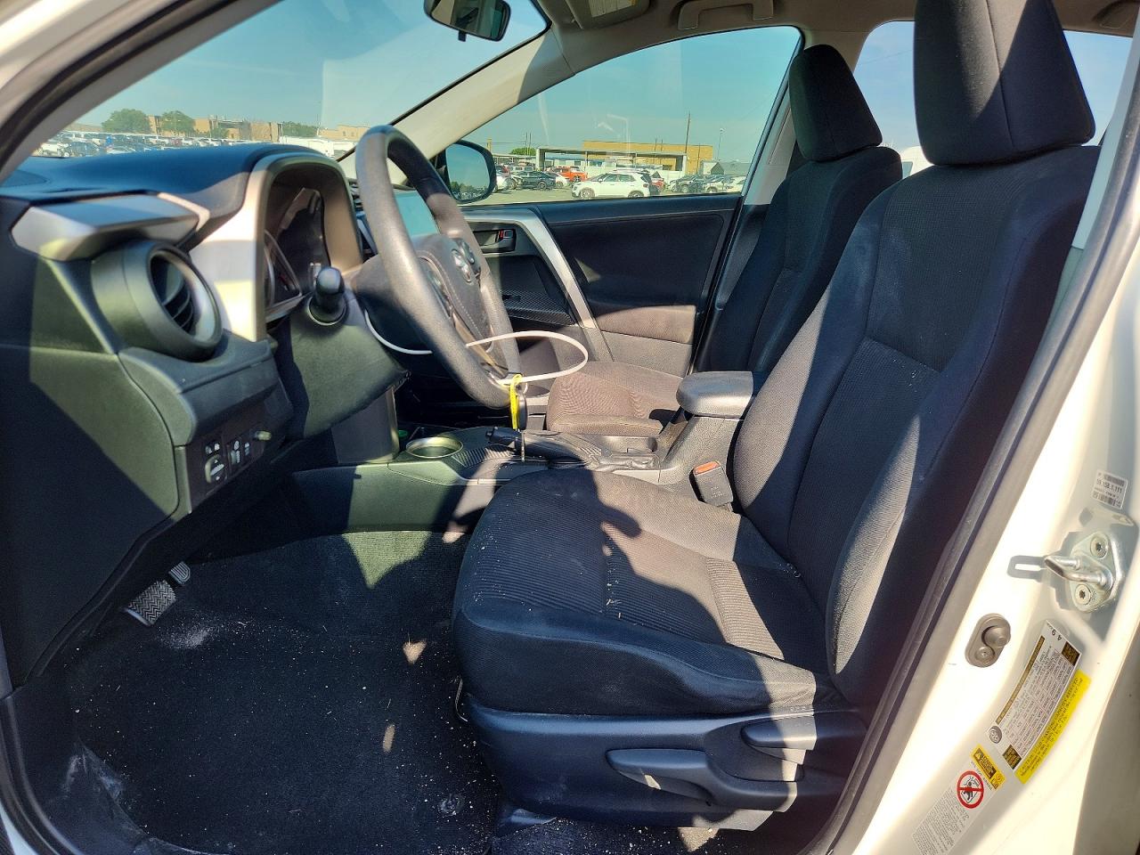 2015 Toyota Rav4 Le Белый vin: JTMZFREV6FJ035532