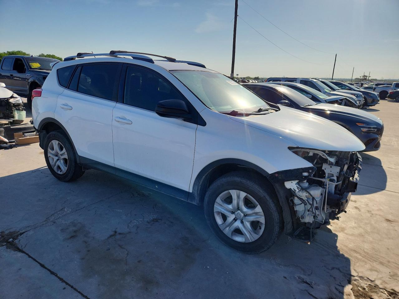 2015 Toyota Rav4 Le Белый vin: JTMZFREV6FJ035532